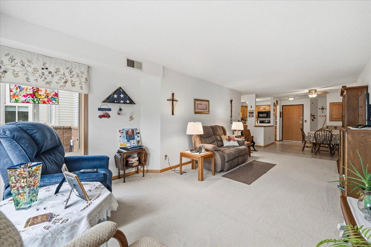 912 Hawthorne Street, Unit 104, Alexandria MN 56308 - Photo 25 of 43
