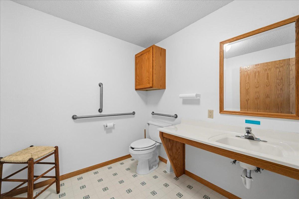 912 Hawthorne Street, Unit 104, Alexandria MN 56308 - Photo 34 of 43
