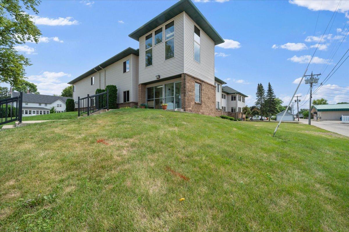 912 Hawthorne Street, Unit 104, Alexandria MN 56308 - Photo 5 of 43