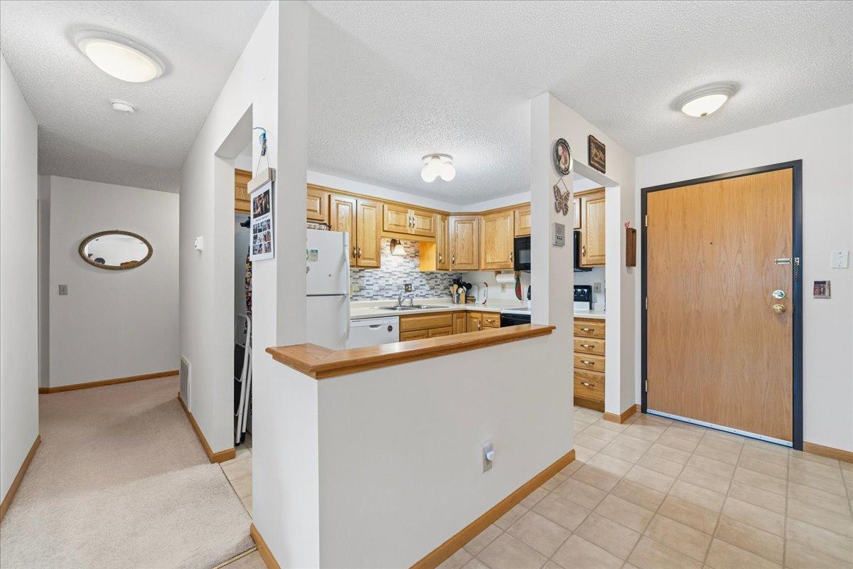 912 Hawthorne Street, Unit 104, Alexandria MN 56308 - Photo 10 of 43