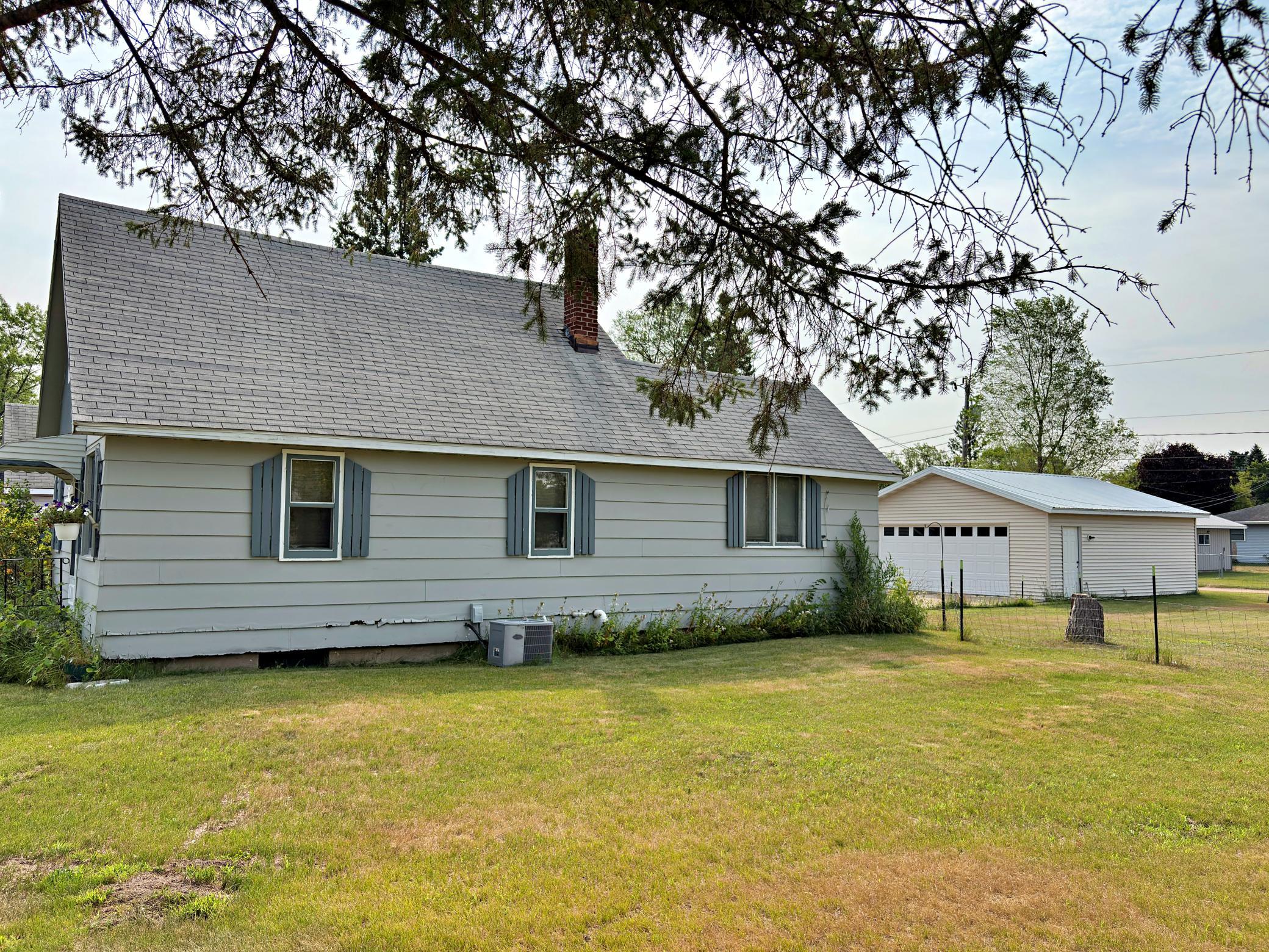 1930 single family home for sale at 614 2nd Street W in Park Rapids, MN — 3 bed, 1 bath (photo 3 of 23)