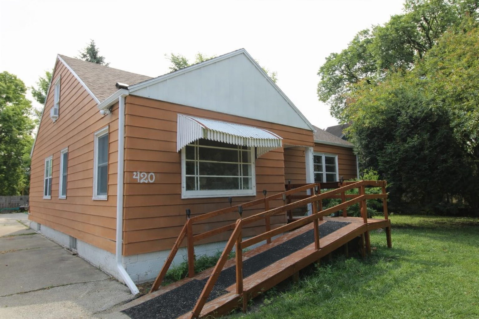 1948 single family home for sale at 420 14th Street S in Moorhead, MN — 8 bed, 2 bath (photo 2 of 57)