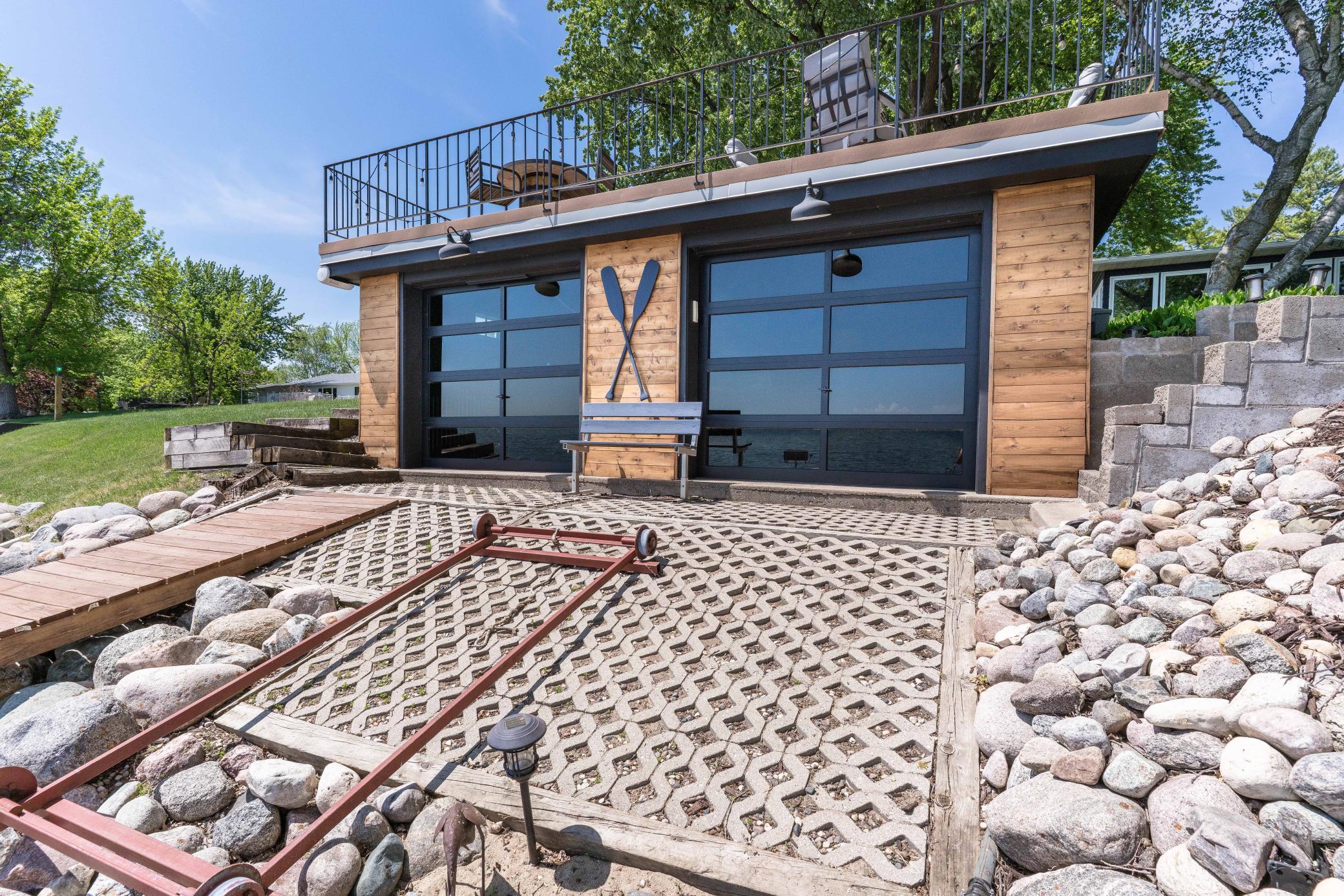 1961 single family home for sale at 736 Shorewood Drive in Detroit Lakes, MN — 4 bed, 3 bath (photo 2 of 90)
