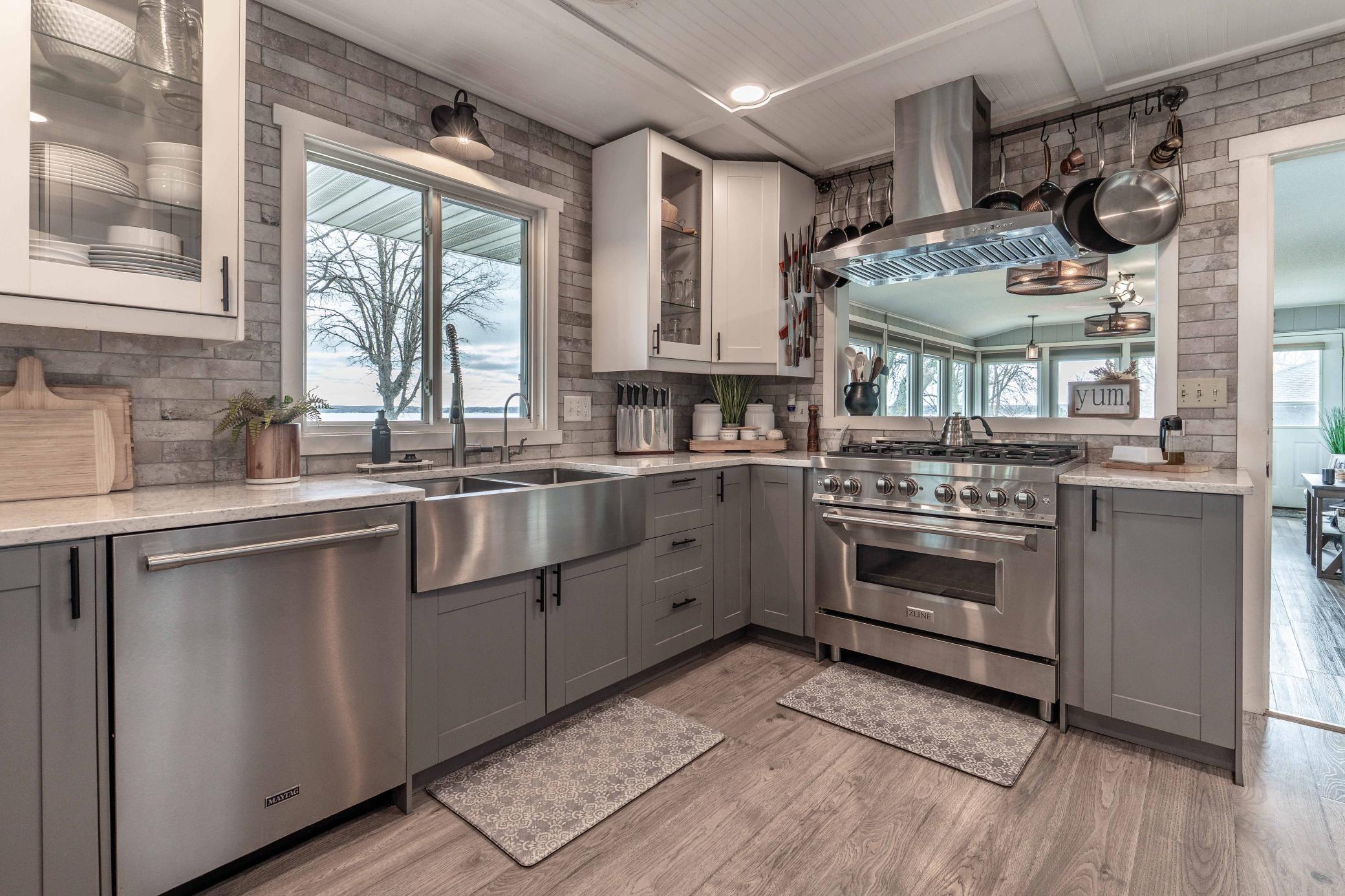 1961 single family home for sale at 736 Shorewood Drive in Detroit Lakes, MN — 4 bed, 3 bath (photo 4 of 90)