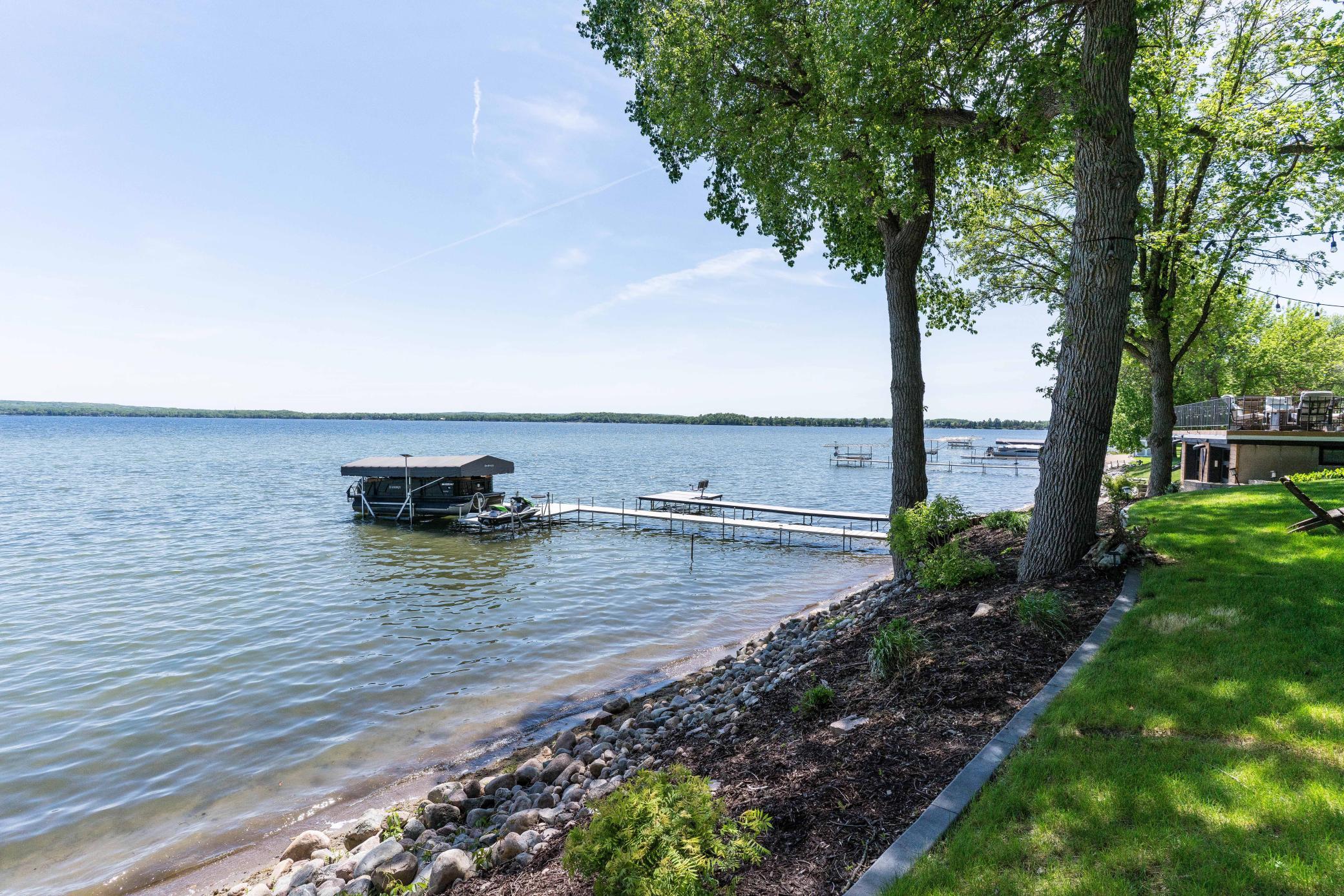 736 Shorewood Drive, Detroit Lakes MN 56501 - Photo 3 of 32
