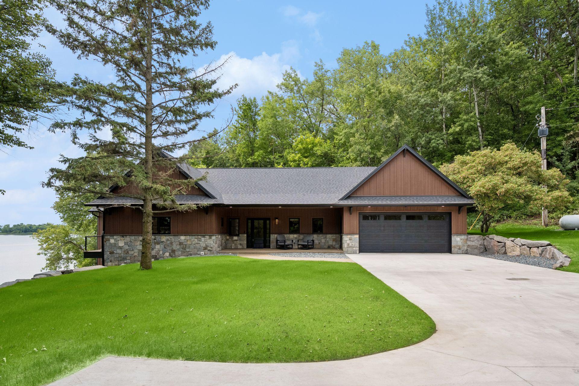 2025 single family home for sale at 4811 Wharry Heights Road SW in Alexandria, MN — 4 bed, 5 bath (photo 2 of 59)