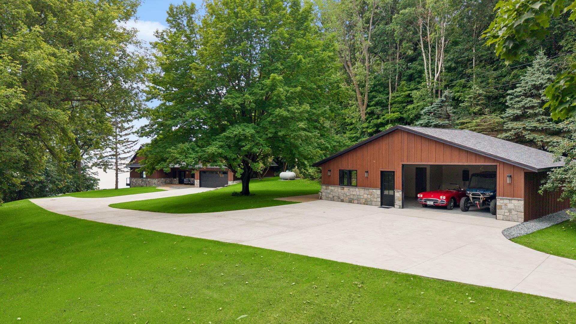 2025 single family home for sale at 4811 Wharry Heights Road SW in Alexandria, MN — 4 bed, 5 bath (photo 4 of 59)