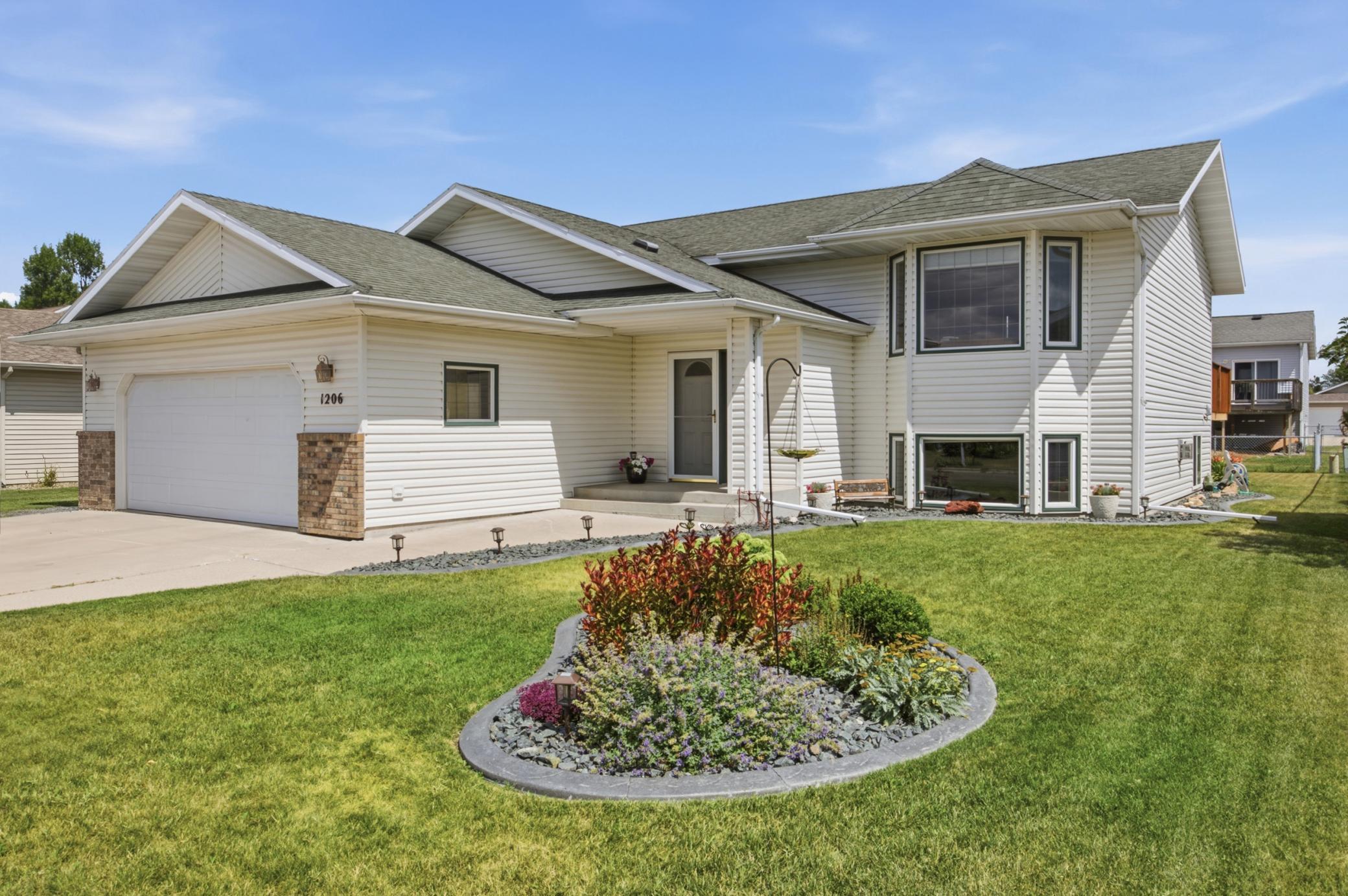 1206 18th Street N, Moorhead MN 56560 - Photo 2 of 28
