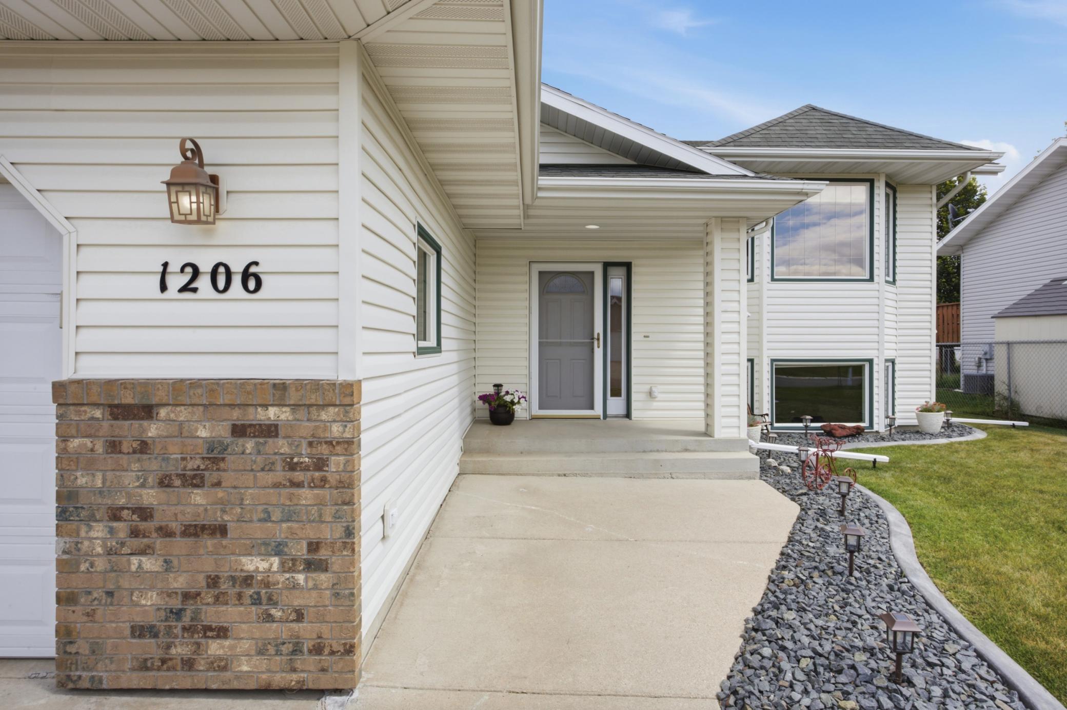 1206 18th Street N, Moorhead MN 56560 - Photo 3 of 28