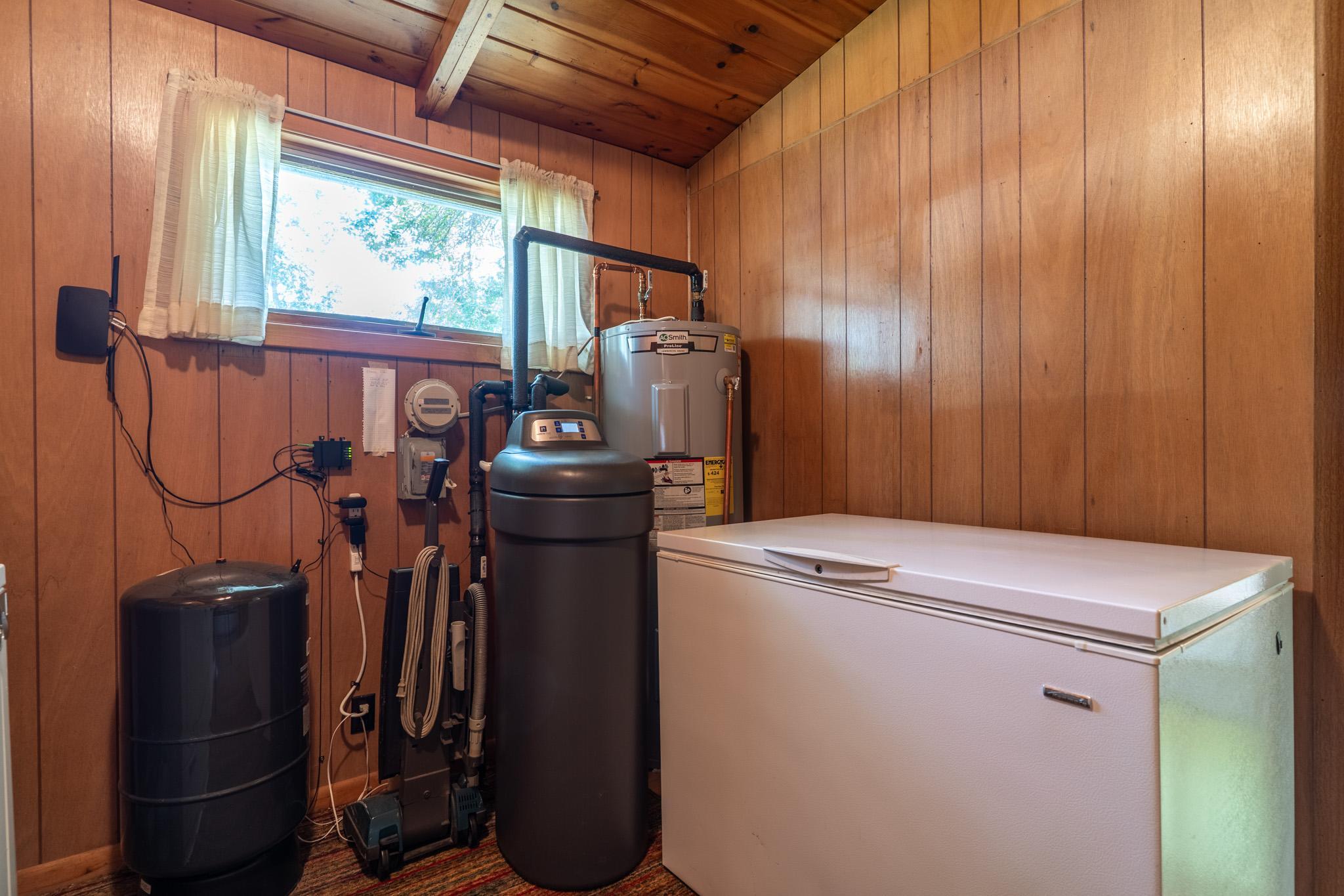 1950 single family home for sale at 11842 Lake Street SE in Mentor, MN — 2 bed, 1 bath (photo 14 of 26)