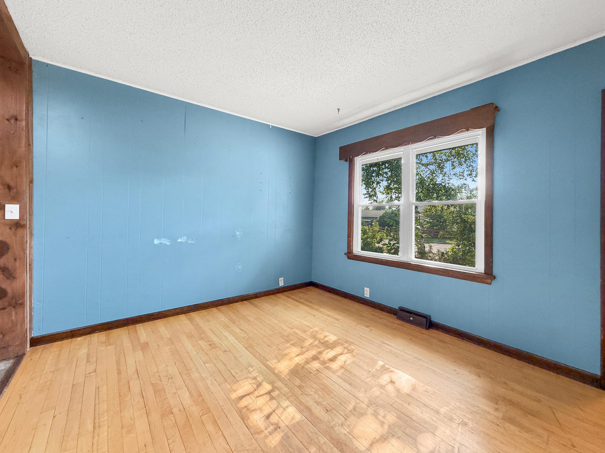 1920 single family home for sale at 604 Lincoln Avenue SE in Bemidji, MN — 3 bed, 1 bath (photo 2 of 16)