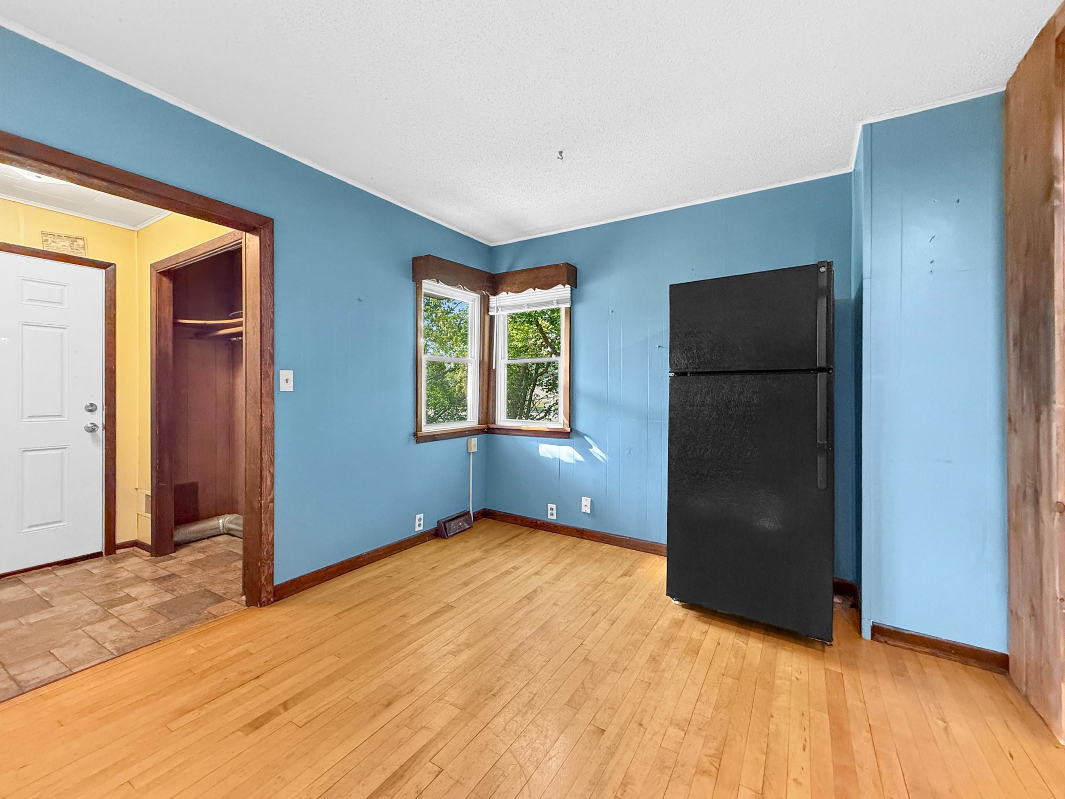 1920 single family home for sale at 604 Lincoln Avenue SE in Bemidji, MN — 3 bed, 1 bath (photo 3 of 16)
