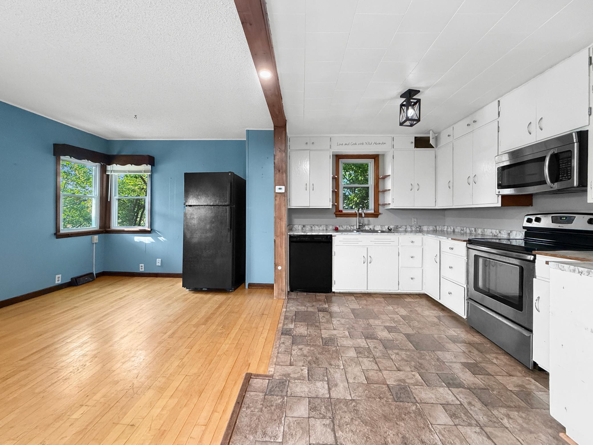 1920 single family home for sale at 604 Lincoln Avenue SE in Bemidji, MN — 3 bed, 1 bath (photo 4 of 16)