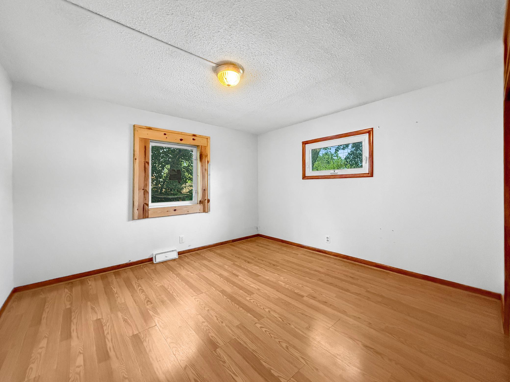 1920 single family home for sale at 604 Lincoln Avenue SE in Bemidji, MN — 3 bed, 1 bath (photo 6 of 16)