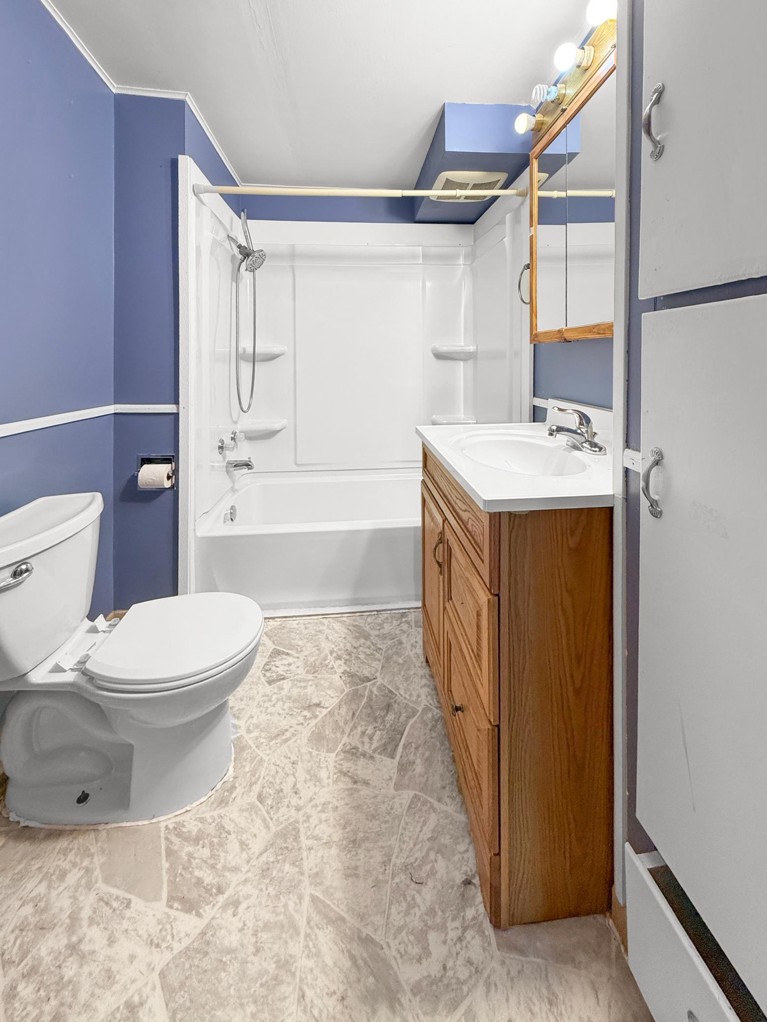 1920 single family home for sale at 604 Lincoln Avenue SE in Bemidji, MN — 3 bed, 1 bath (photo 8 of 16)