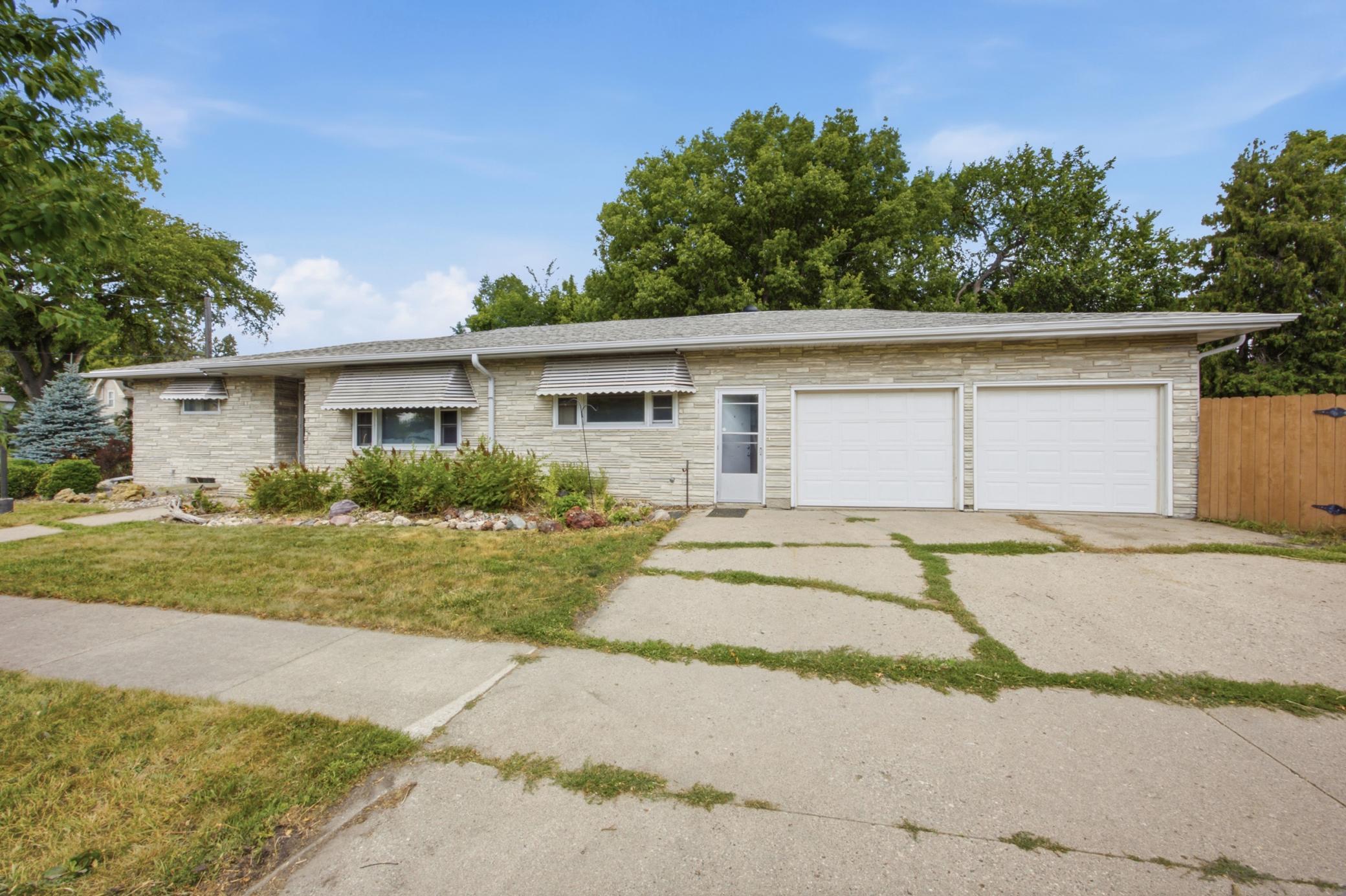 1956 single family home for sale at 1106 5th Avenue S in Moorhead, MN — 4 bed, 2 bath