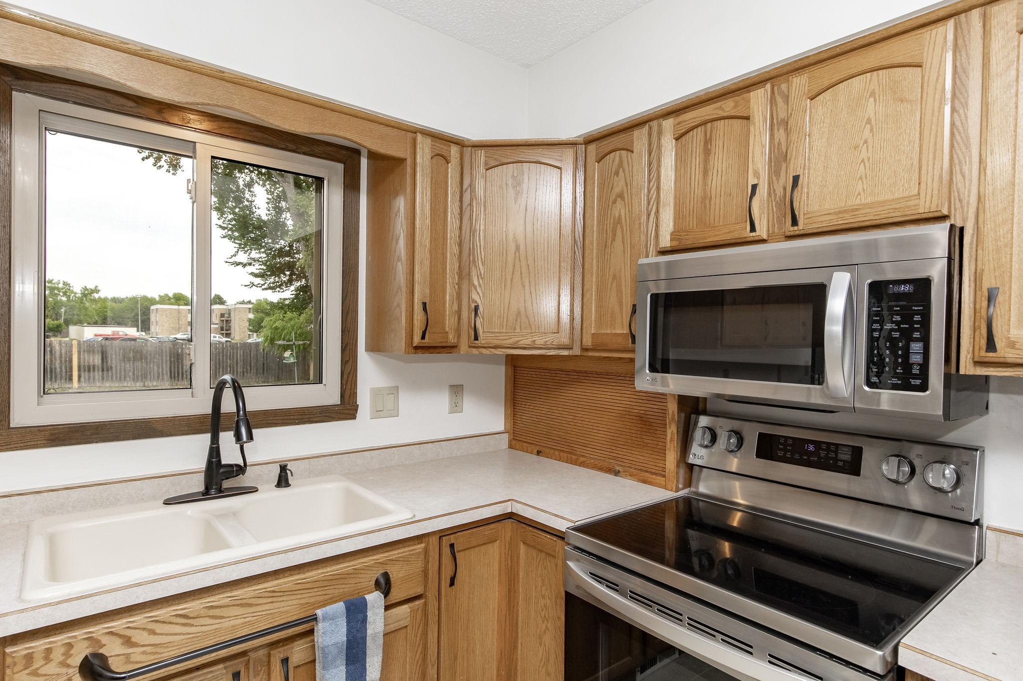 2544 Arrowhead Road S, Fargo ND 58103 - Photo 15 of 53