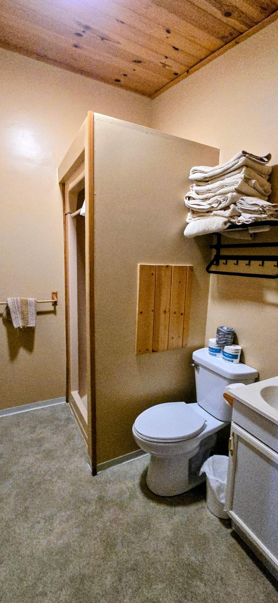 2000 single family home for sale at Unit 1 Flag Island in Angle Inlet, MN — 4 bed, 2 bath (photo 14 of 15)