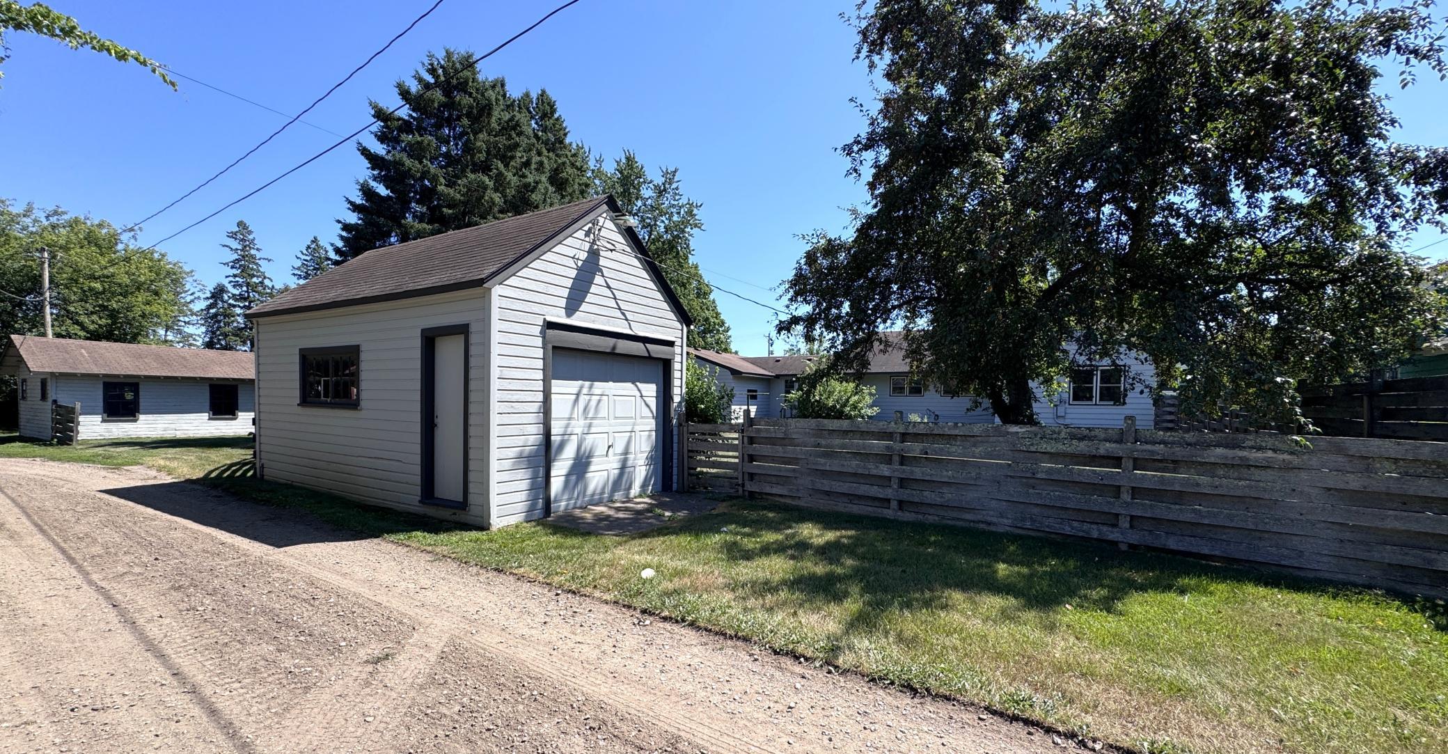 1954 single family home for sale at 410 1st Street NW in Aitkin, MN — 3 bed, 3 bath (photo 17 of 92)