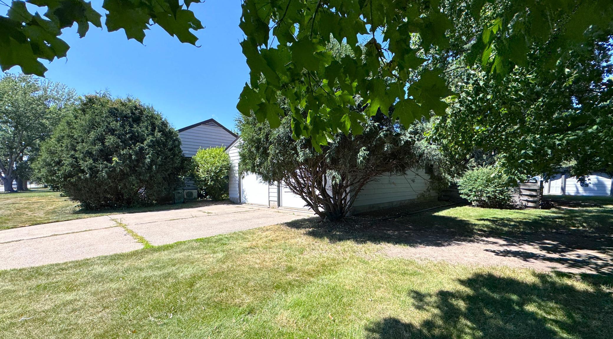 1954 single family home for sale at 410 1st Street NW in Aitkin, MN — 3 bed, 3 bath (photo 4 of 92)