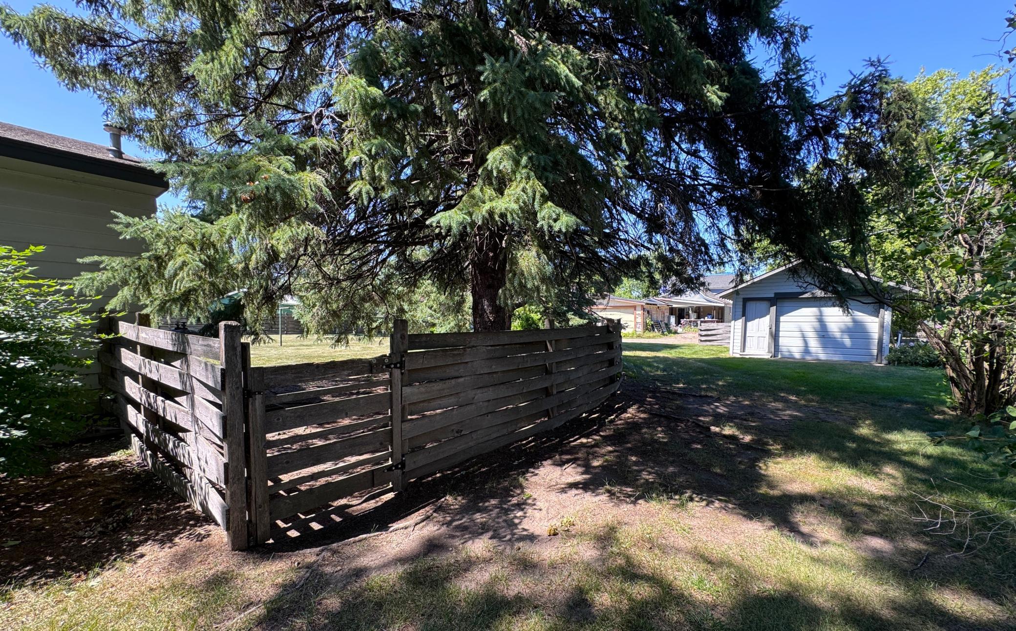1954 single family home for sale at 410 1st Street NW in Aitkin, MN — 3 bed, 3 bath (photo 5 of 92)
