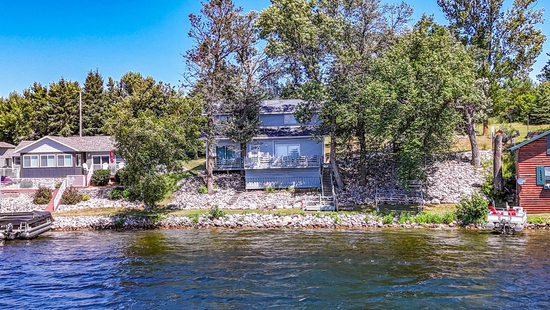 2007 single family home for sale at 49779 Trowbridge Circle in Vergas, MN — 2 bed, 2 bath (photo 2 of 35)