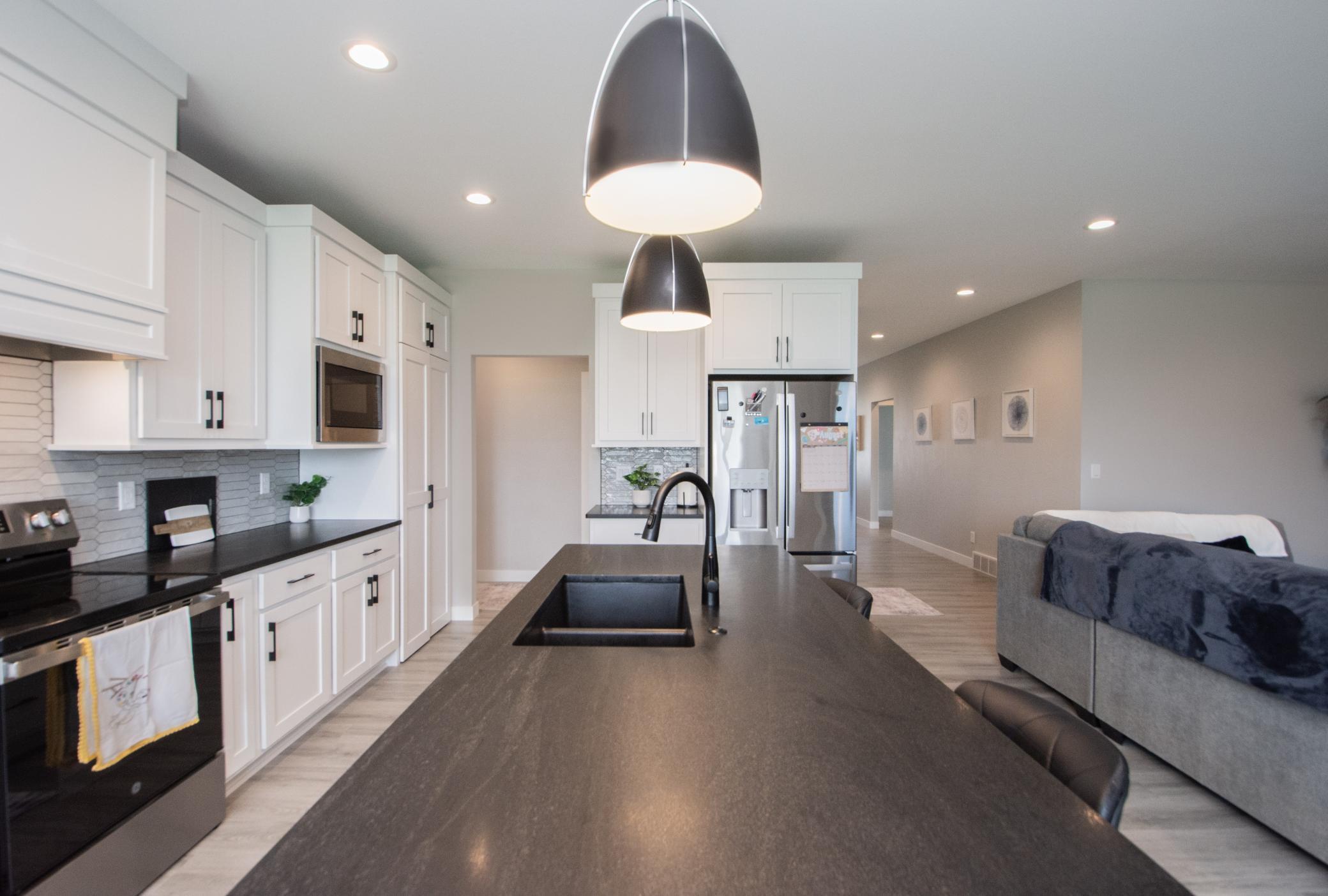 2024 single family home for sale at 428 Audrey Drive in Mapleton, ND — 4 bed, 3 bath (photo 16 of 40)