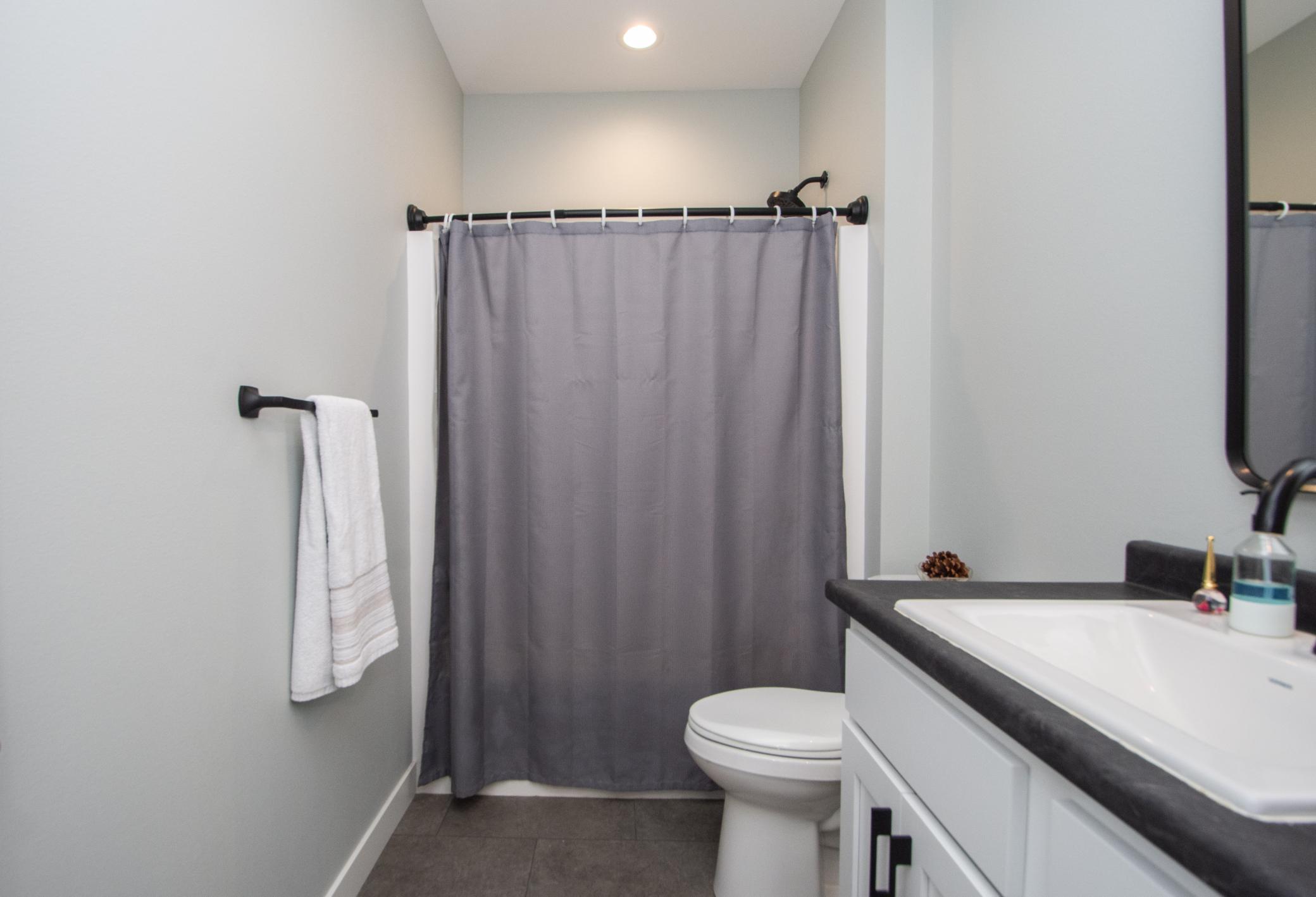 2024 single family home for sale at 428 Audrey Drive in Mapleton, ND — 4 bed, 3 bath (photo 10 of 40)