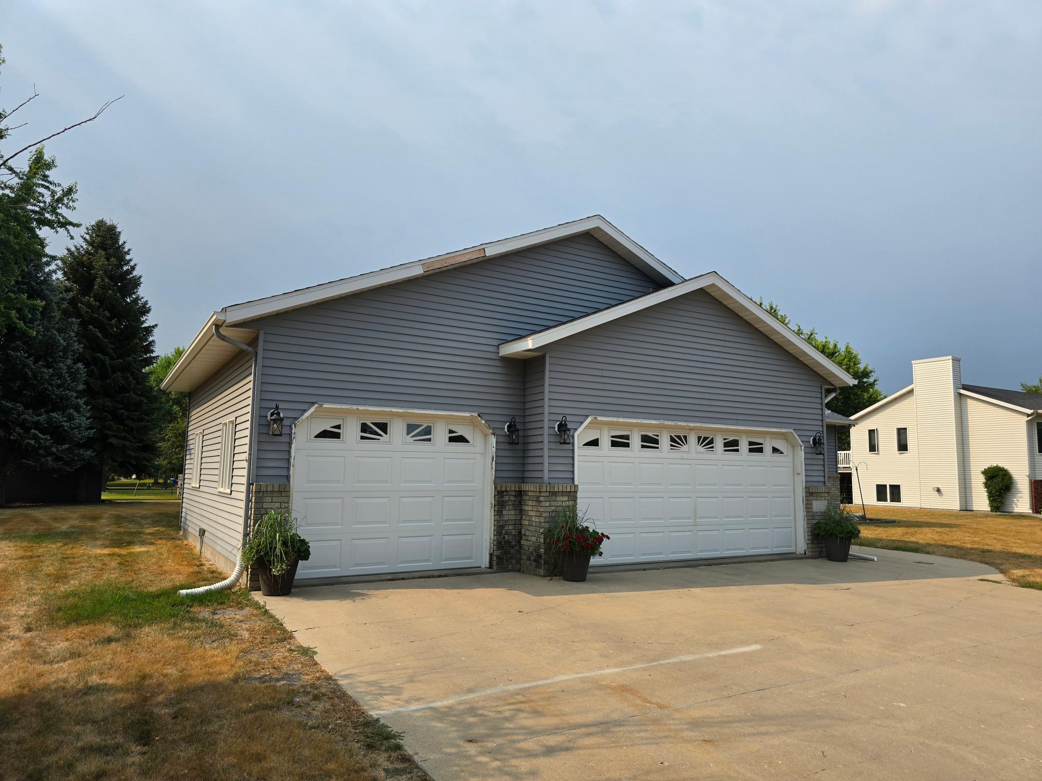 1999 single family home for sale at 1101 5th Avenue SE in Barnesville, MN — 5 bed, 3 bath (photo 3 of 8)