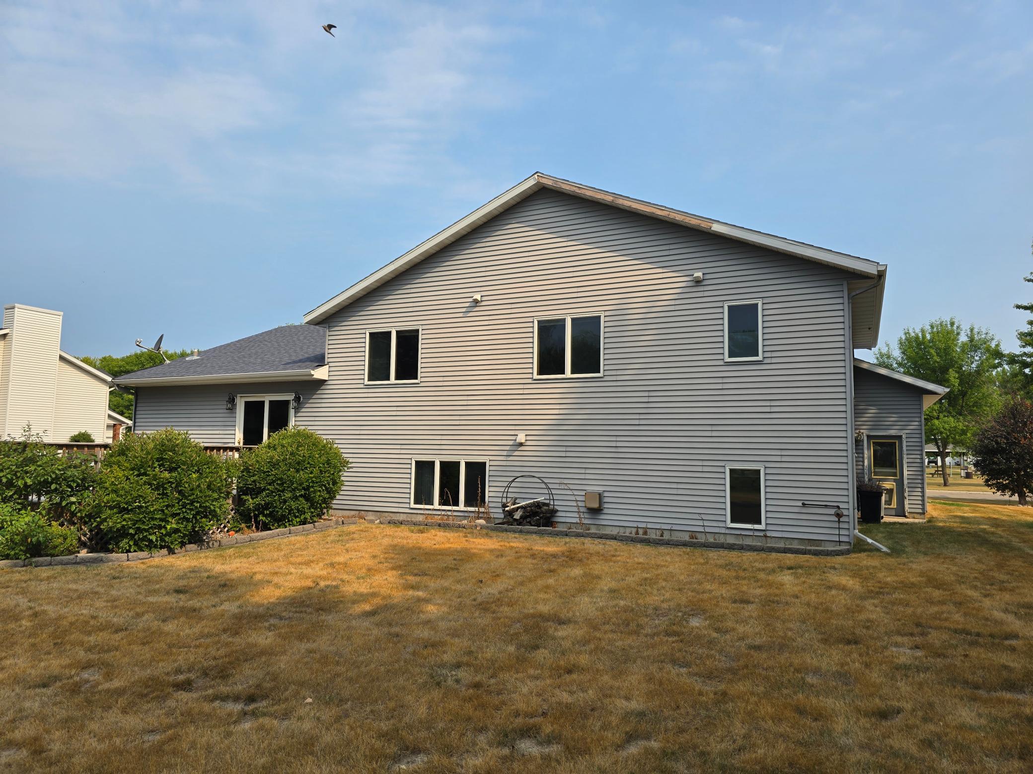 1999 single family home for sale at 1101 5th Avenue SE in Barnesville, MN — 5 bed, 3 bath (photo 4 of 8)