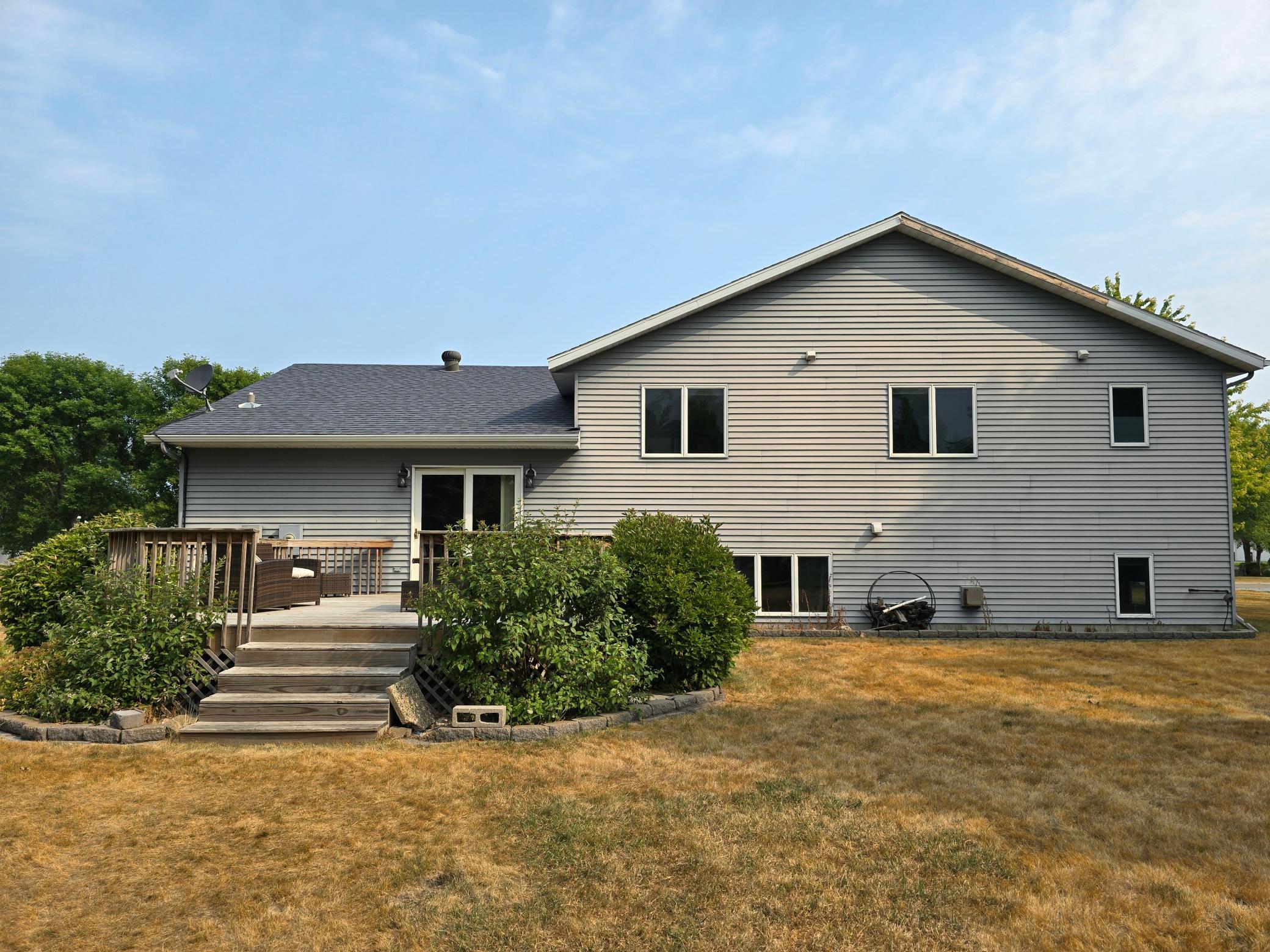 1999 single family home for sale at 1101 5th Avenue SE in Barnesville, MN — 5 bed, 3 bath (photo 6 of 8)