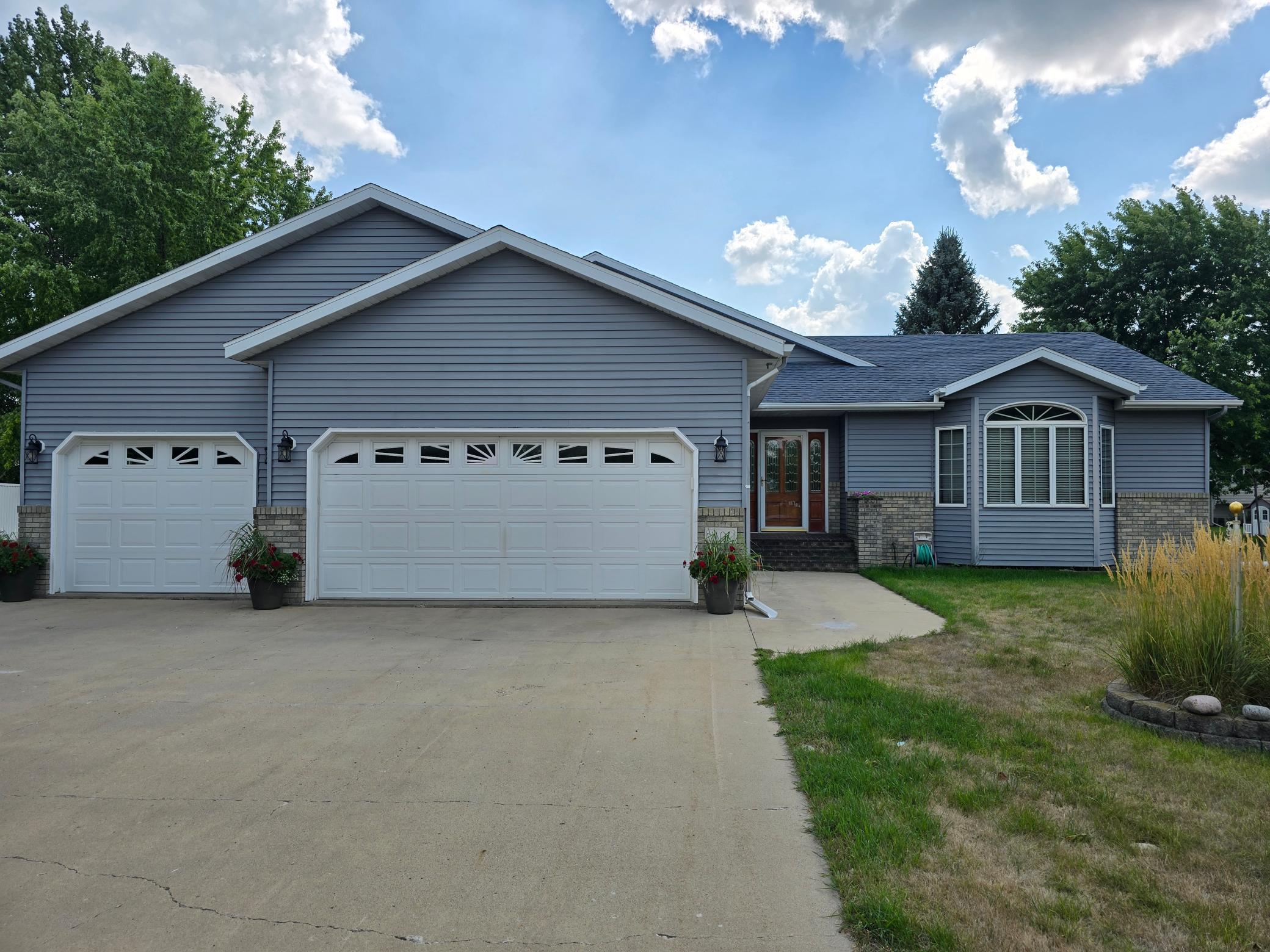 1999 single family home for sale at 1101 5th Avenue SE in Barnesville, MN — 5 bed, 3 bath
