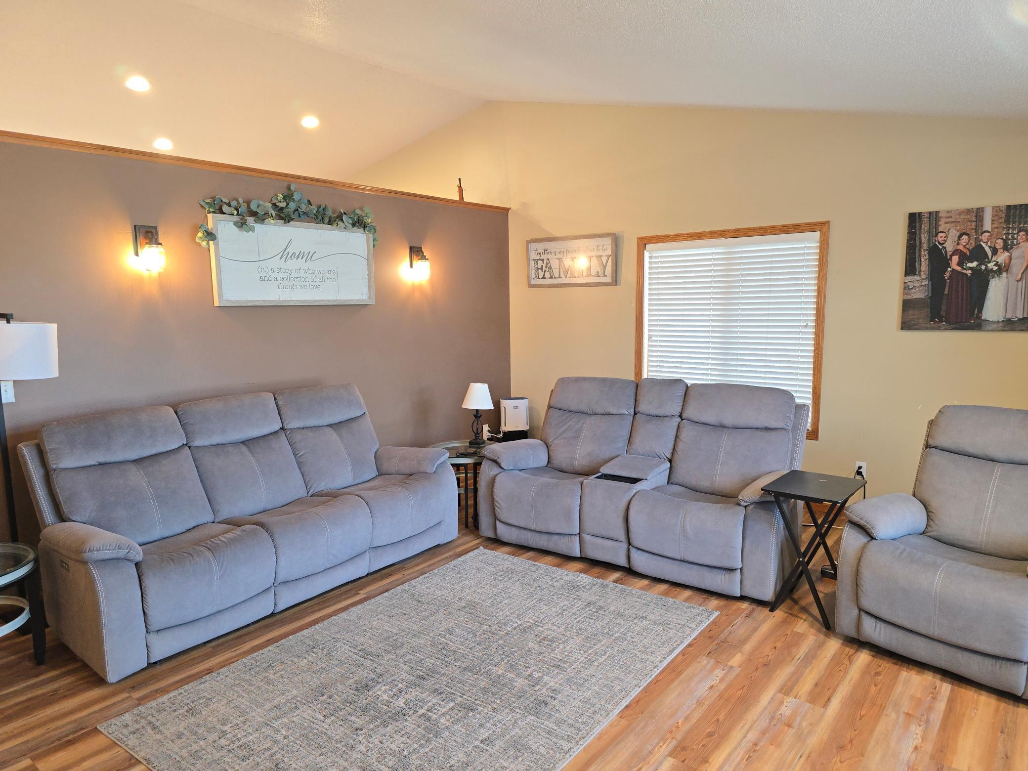 1999 single family home for sale at 1101 5th Avenue SE in Barnesville, MN — 5 bed, 3 bath (photo 12 of 52)