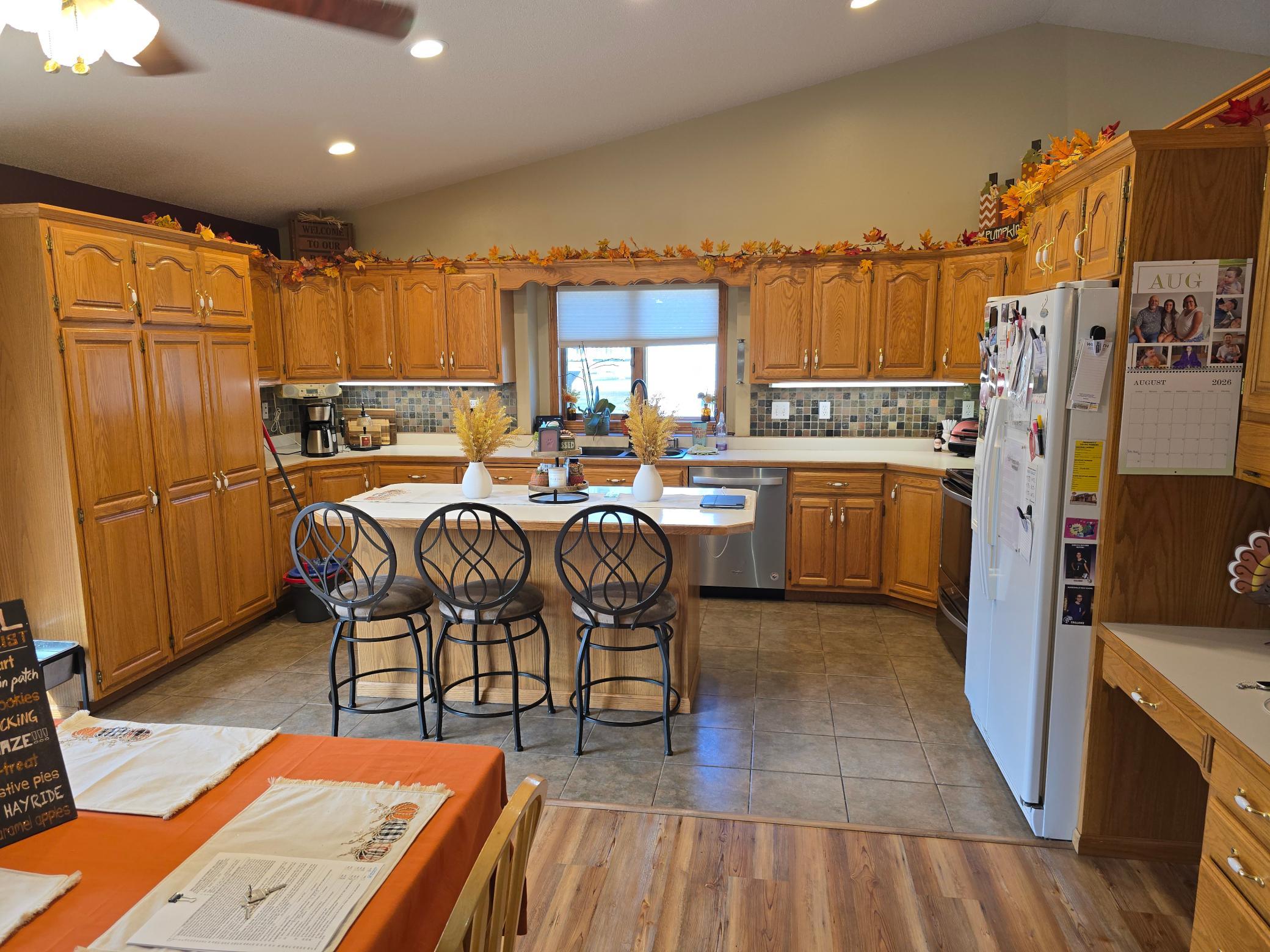 1999 single family home for sale at 1101 5th Avenue SE in Barnesville, MN — 5 bed, 3 bath (photo 16 of 52)