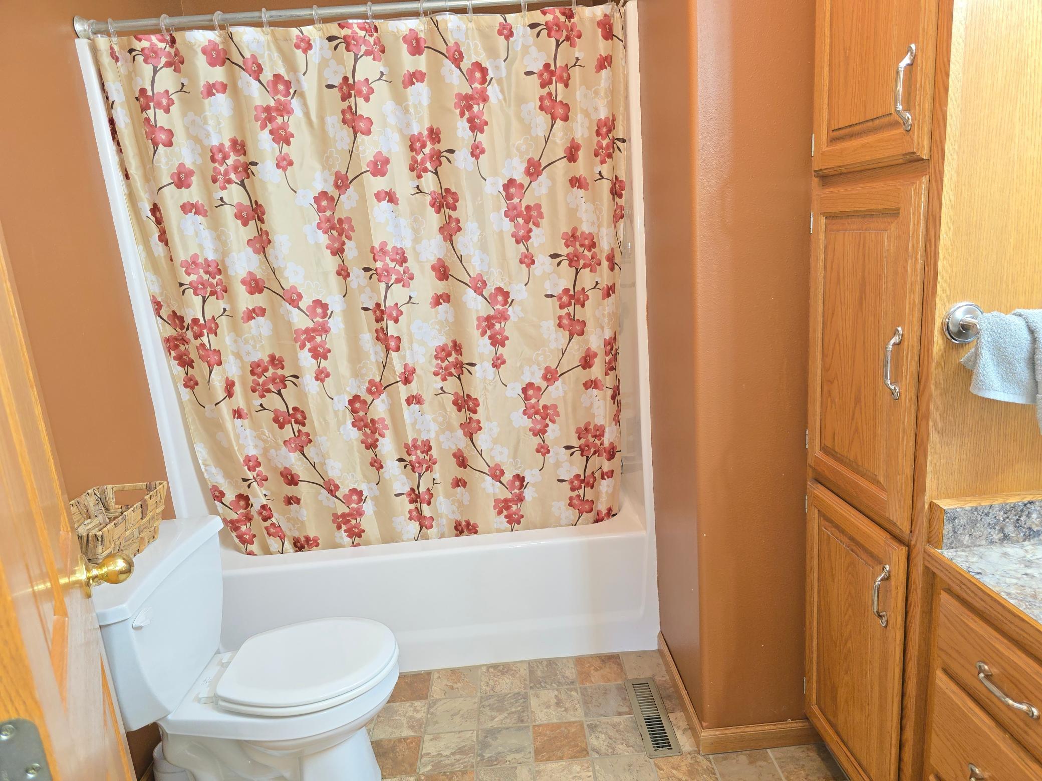 1999 single family home for sale at 1101 5th Avenue SE in Barnesville, MN — 5 bed, 3 bath (photo 23 of 52)