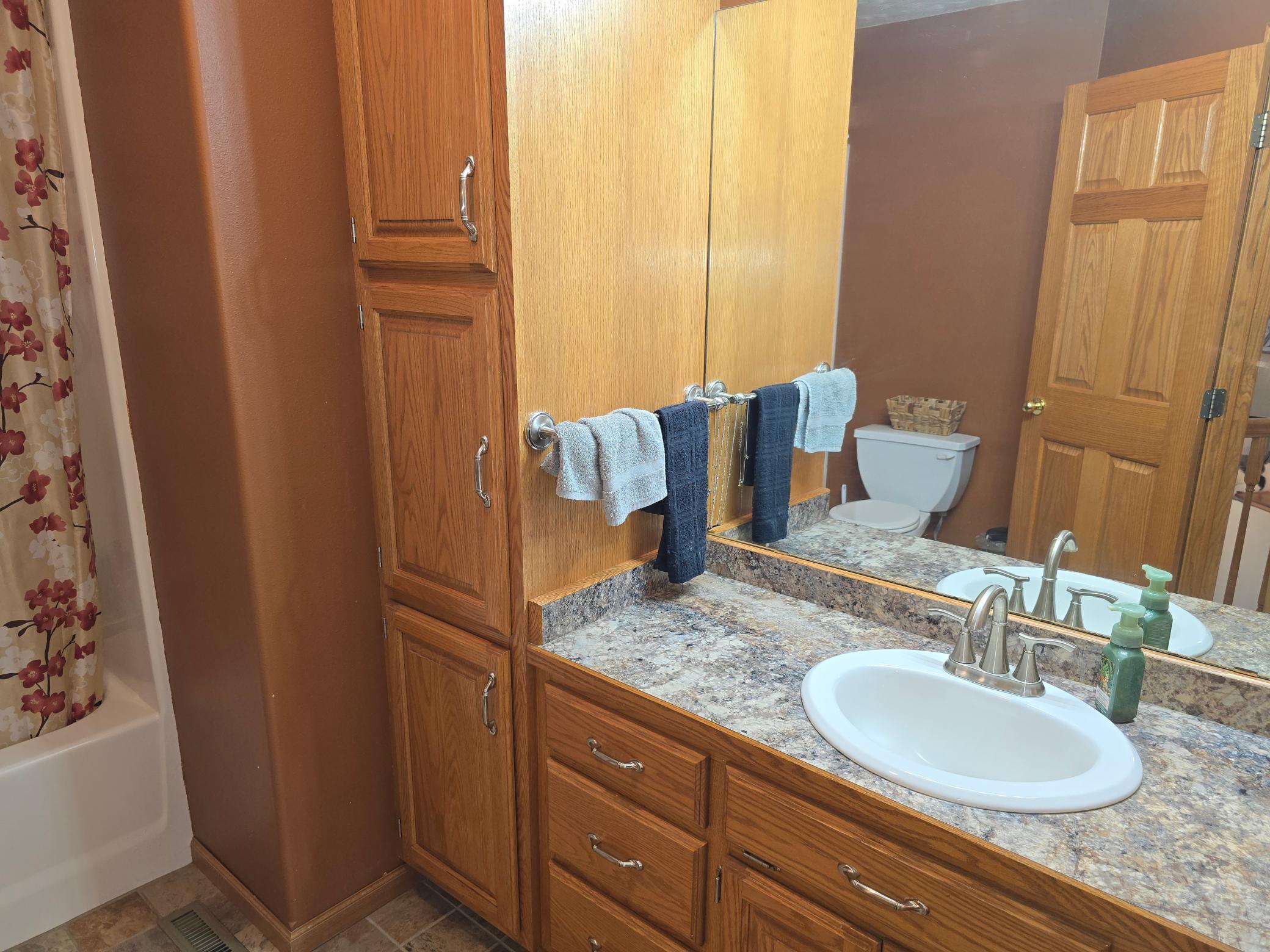 1999 single family home for sale at 1101 5th Avenue SE in Barnesville, MN — 5 bed, 3 bath (photo 24 of 52)