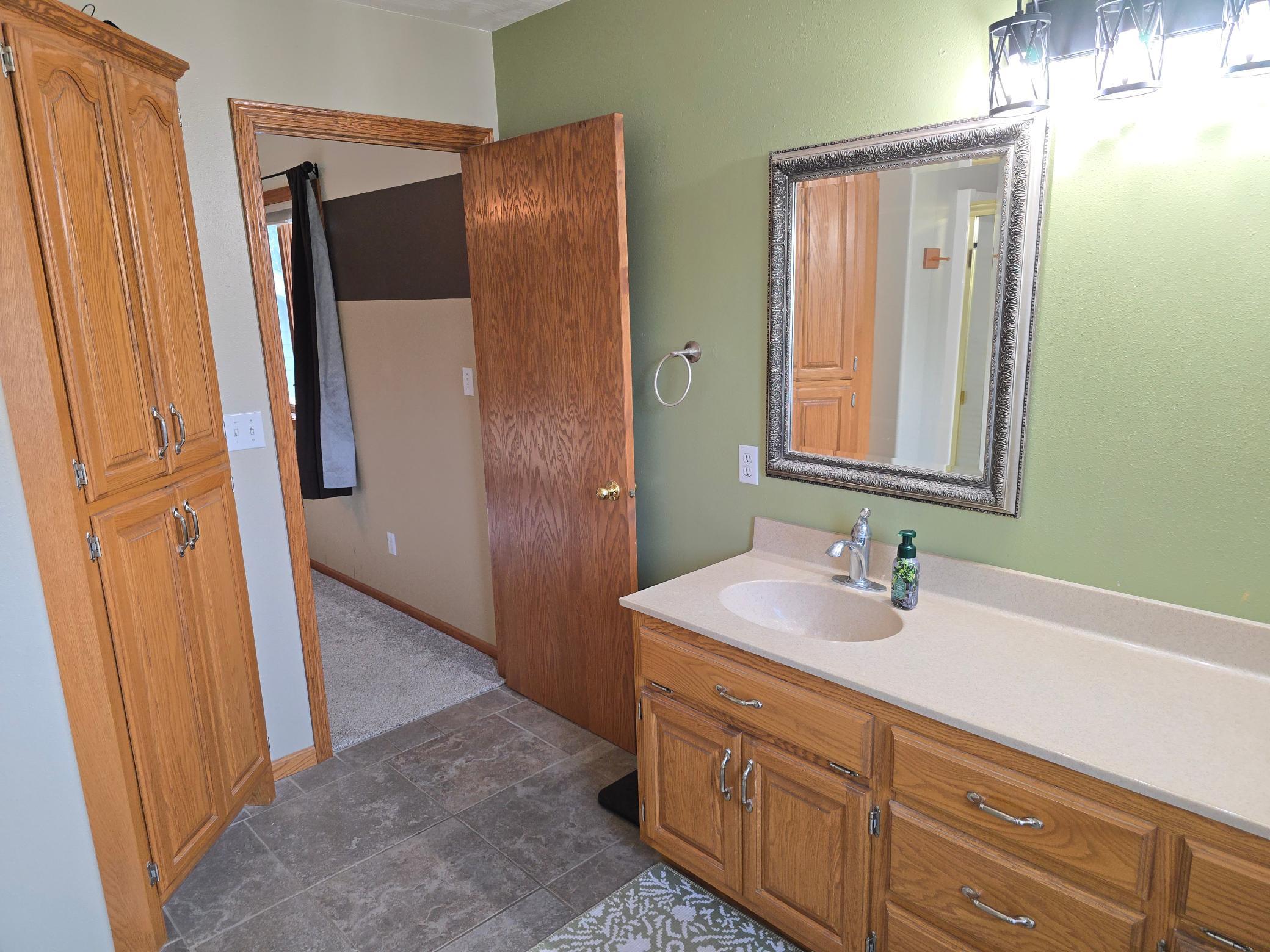 1999 single family home for sale at 1101 5th Avenue SE in Barnesville, MN — 5 bed, 3 bath (photo 34 of 52)