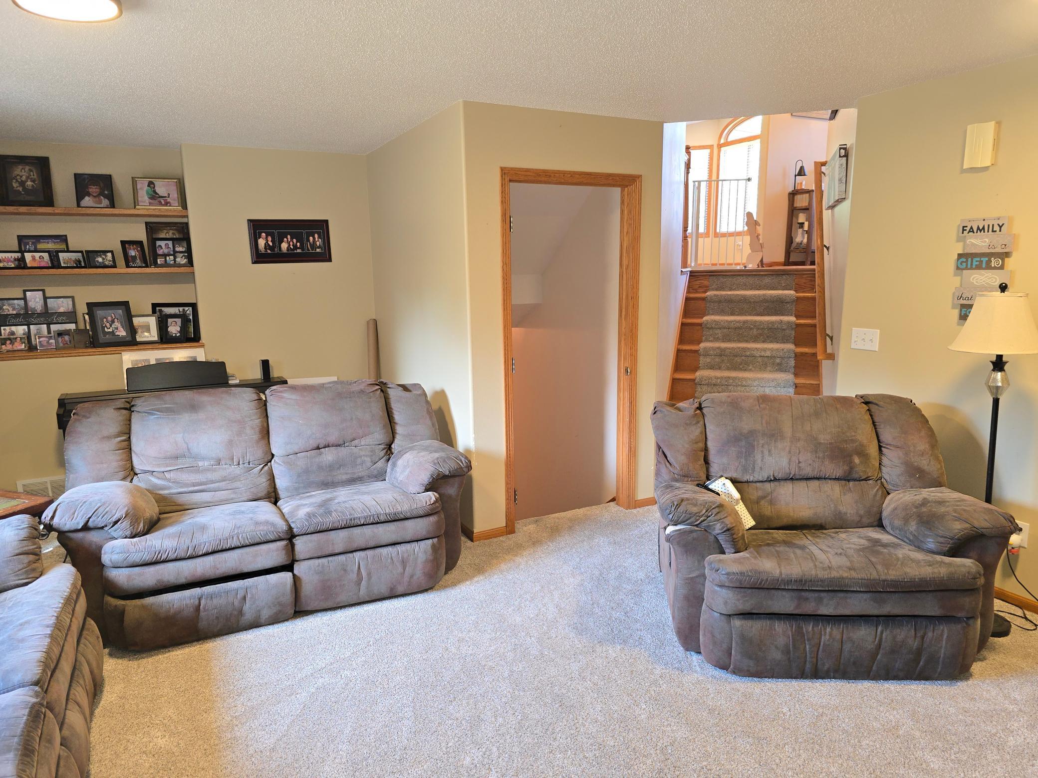 1999 single family home for sale at 1101 5th Avenue SE in Barnesville, MN — 5 bed, 3 bath (photo 37 of 52)