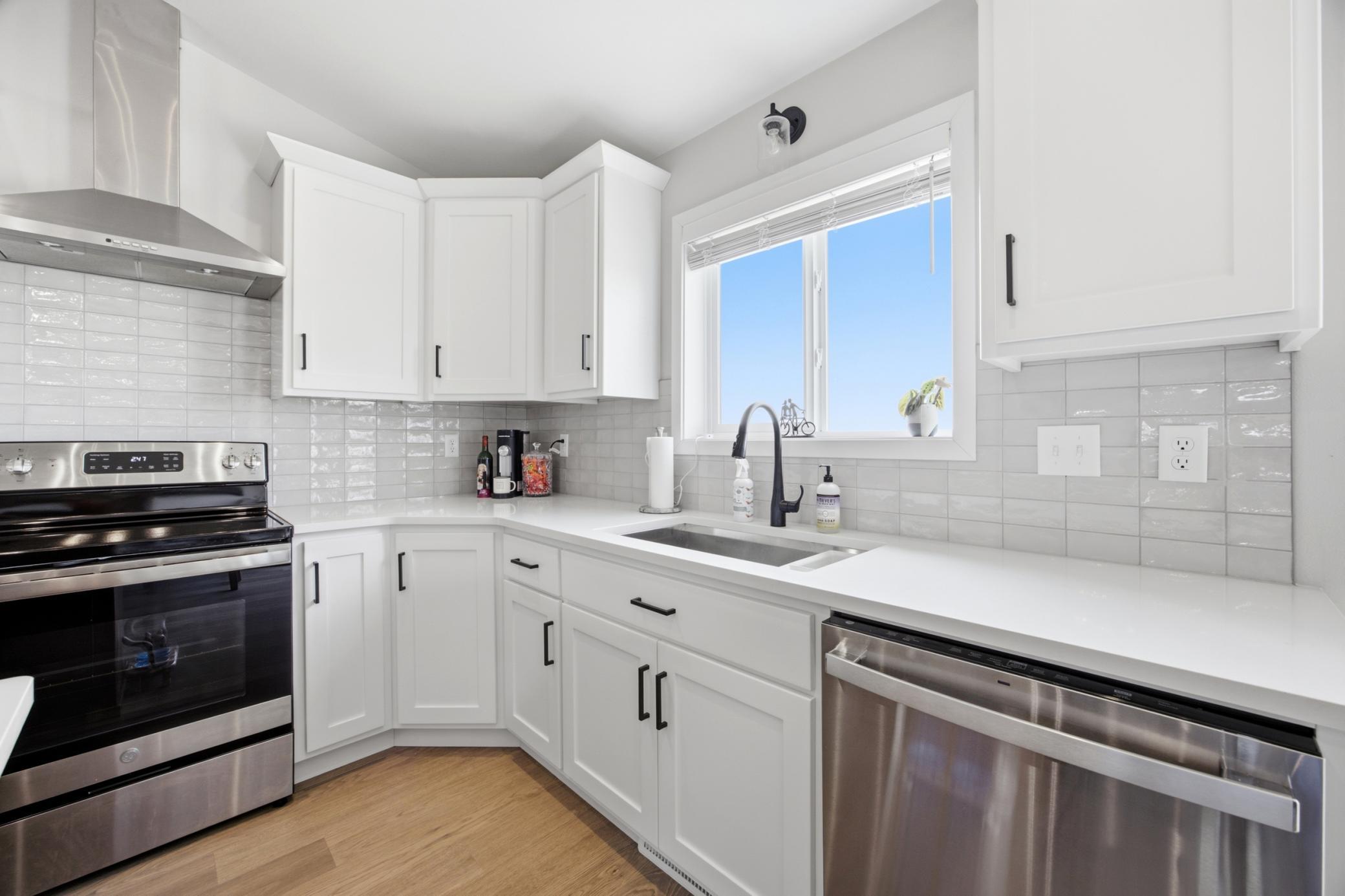 2023 single family home for sale at 1204 Marlys Drive W in West Fargo, ND — 3 bed, 3 bath (photo 11 of 41)