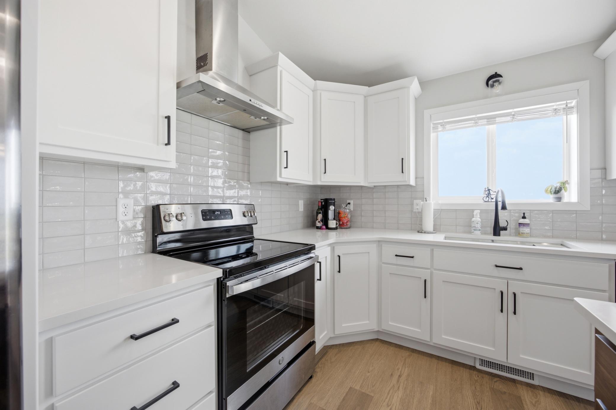 2023 single family home for sale at 1204 Marlys Drive W in West Fargo, ND — 3 bed, 3 bath (photo 10 of 41)