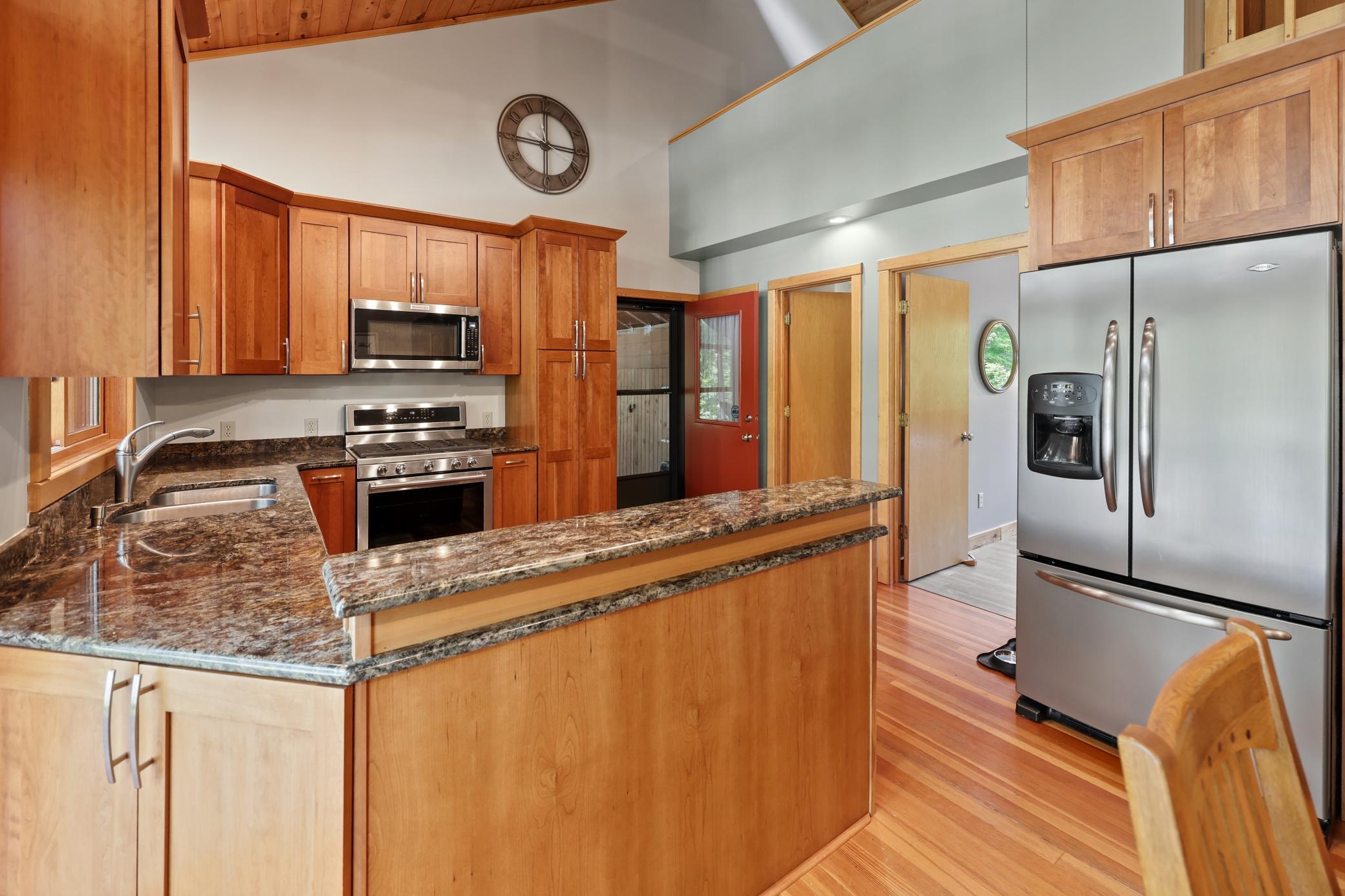 1991 single family home for sale at 27350 Greenwood Isle Circle in Deerwood, MN — 4 bed, 3 bath (photo 16 of 91)