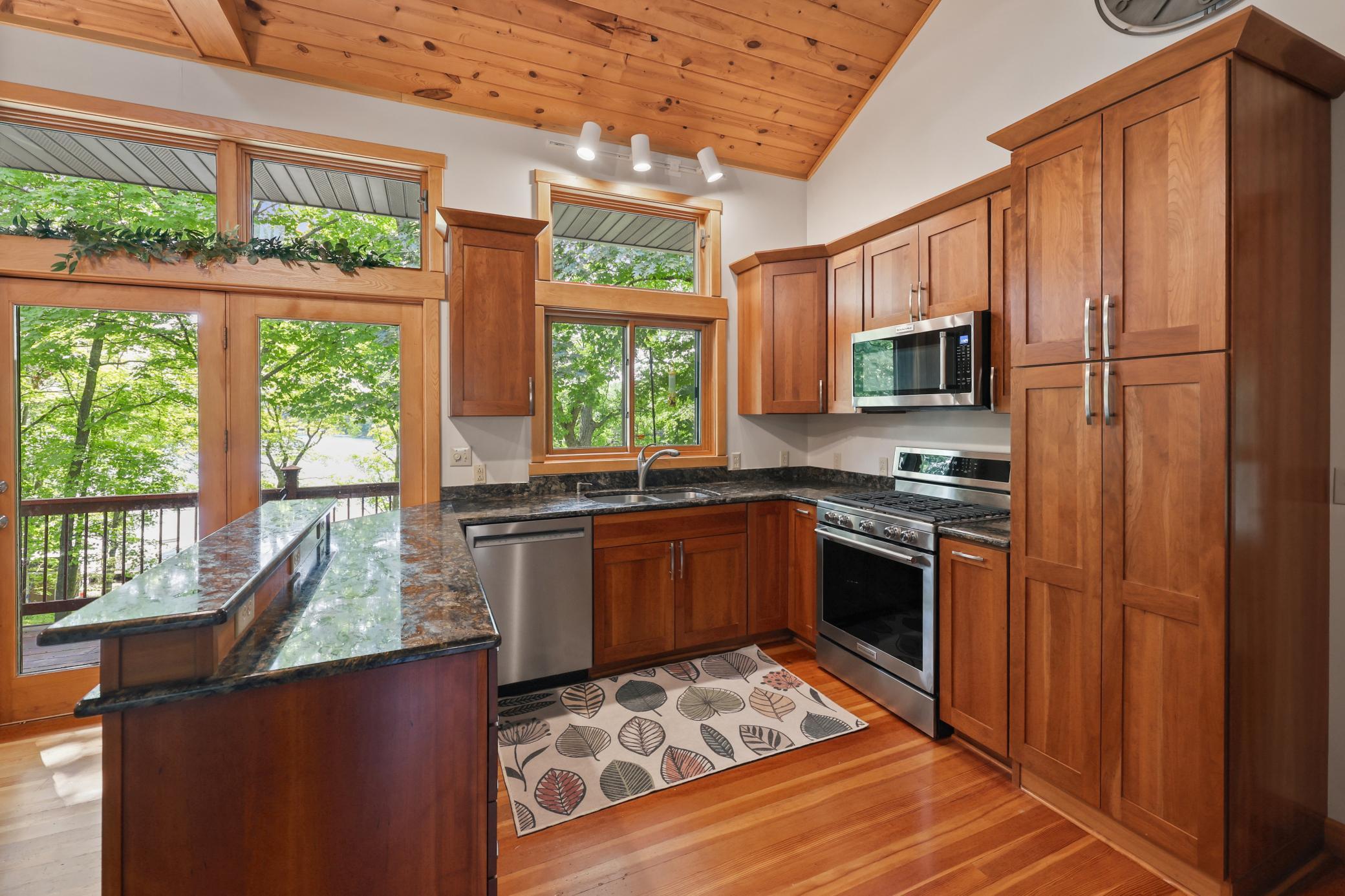 1991 single family home for sale at 27350 Greenwood Isle Circle in Deerwood, MN — 4 bed, 3 bath (photo 10 of 91)