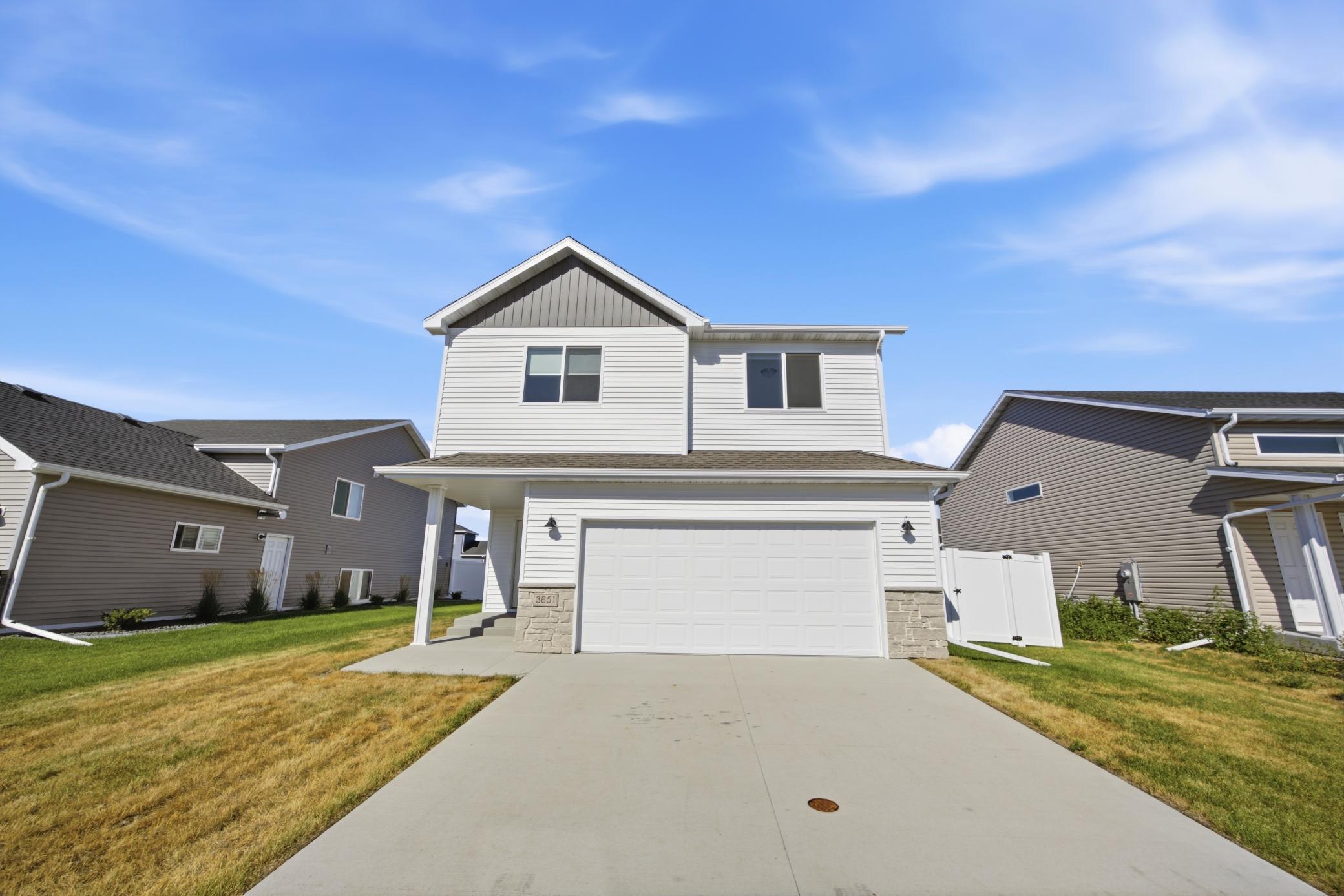 2024 single family home for sale at 3851 19th Street S in Moorhead, MN — 3 bed, 3 bath (photo 5 of 39)