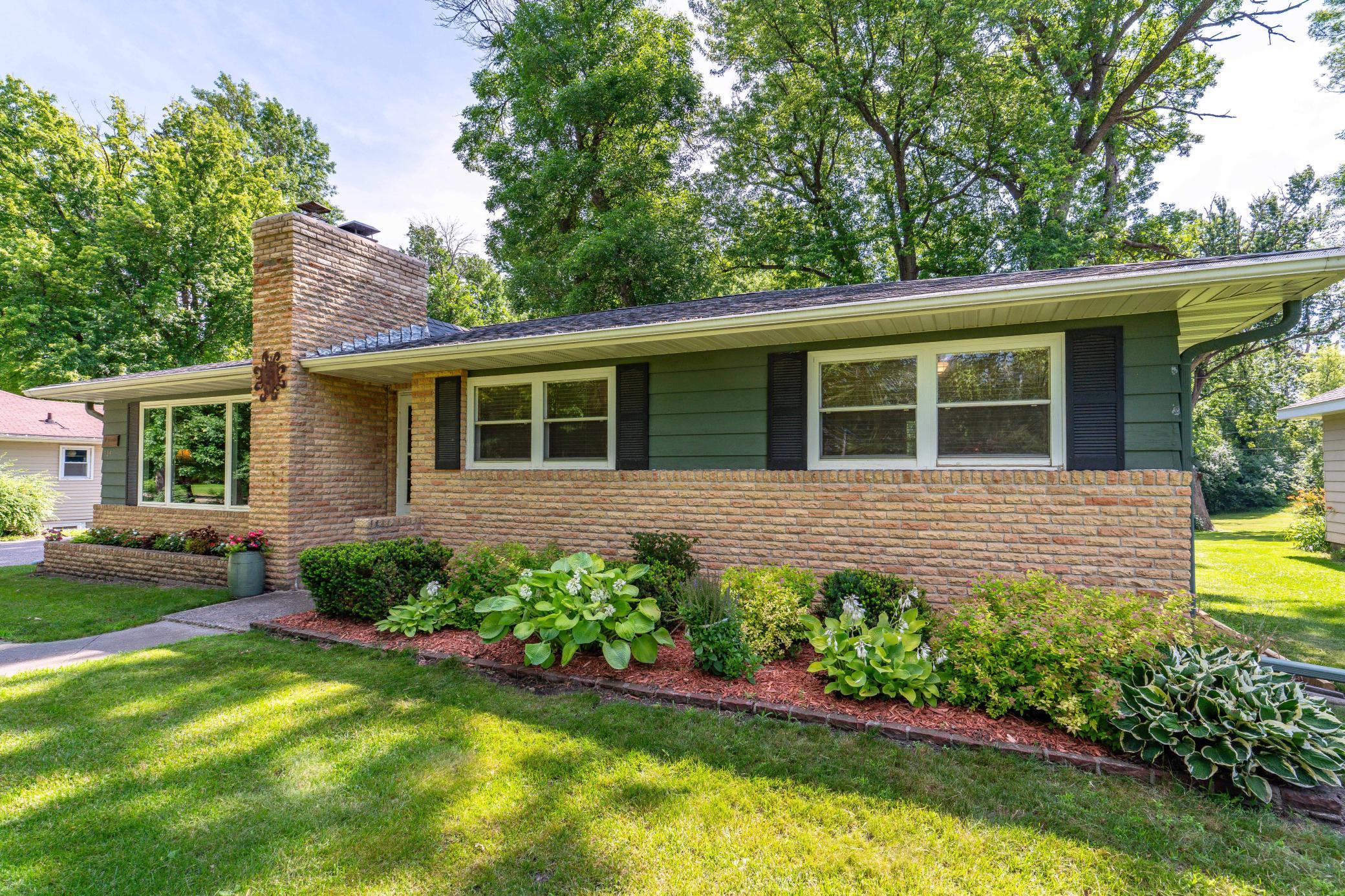 1959 single family home for sale at 524 Guttenberg Heights in Fergus Falls, MN — 3 bed, 3 bath (photo 2 of 61)