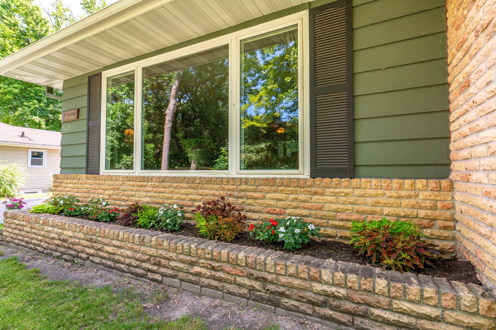 1959 single family home for sale at 524 Guttenberg Heights in Fergus Falls, MN — 3 bed, 3 bath (photo 3 of 61)