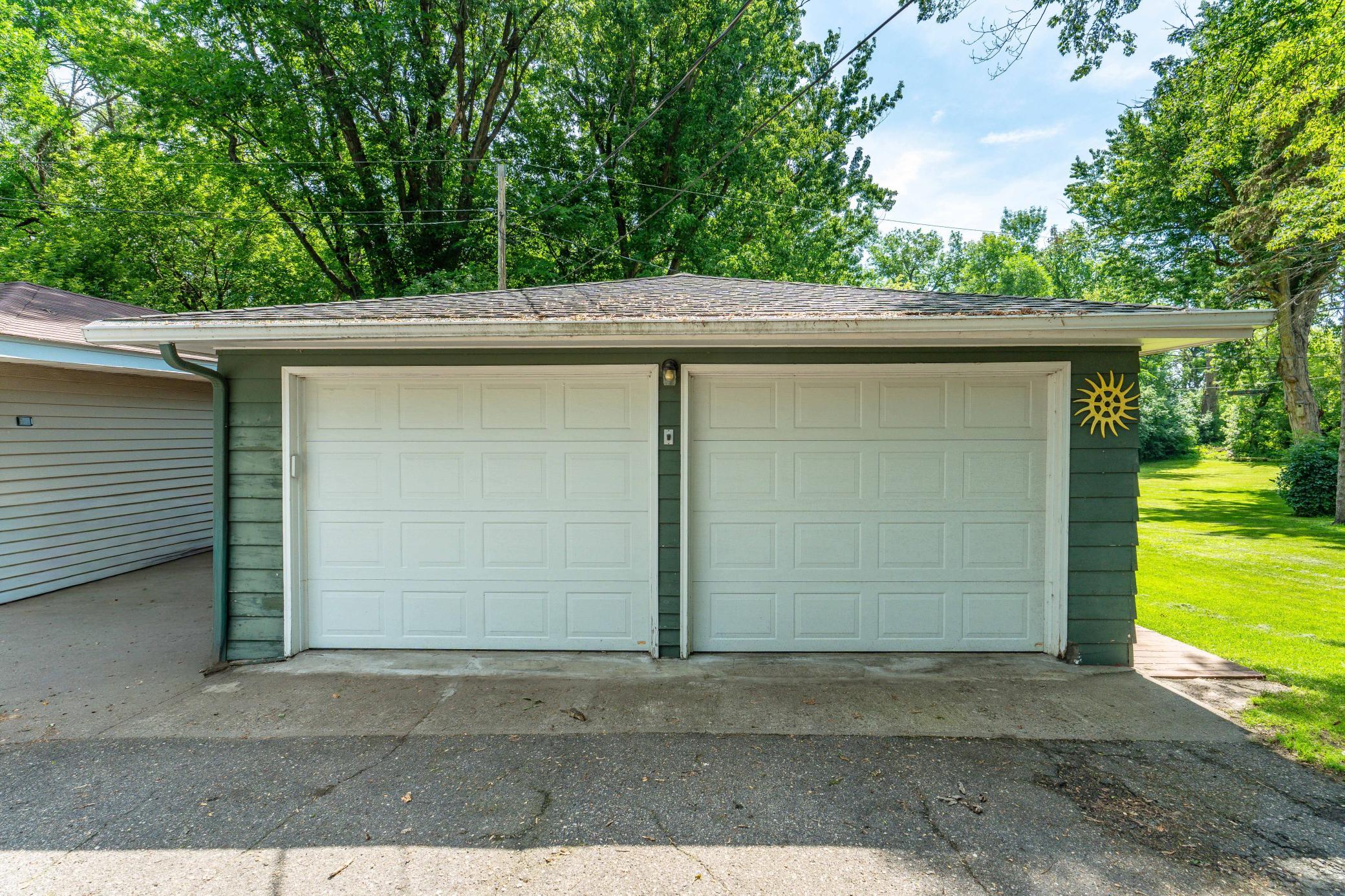 1959 single family home for sale at 524 Guttenberg Heights in Fergus Falls, MN — 3 bed, 3 bath (photo 4 of 61)