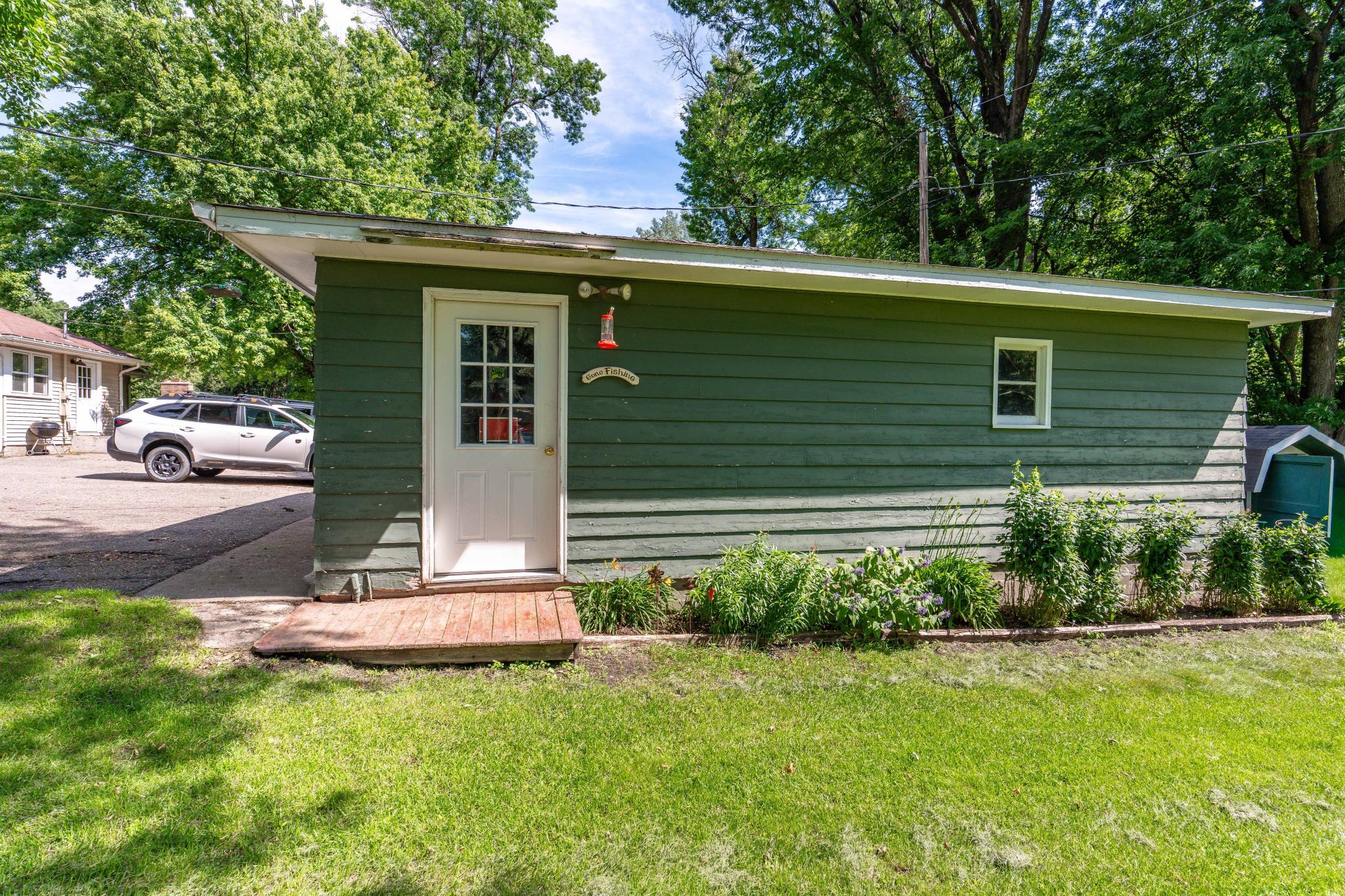 1959 single family home for sale at 524 Guttenberg Heights in Fergus Falls, MN — 3 bed, 3 bath (photo 5 of 61)