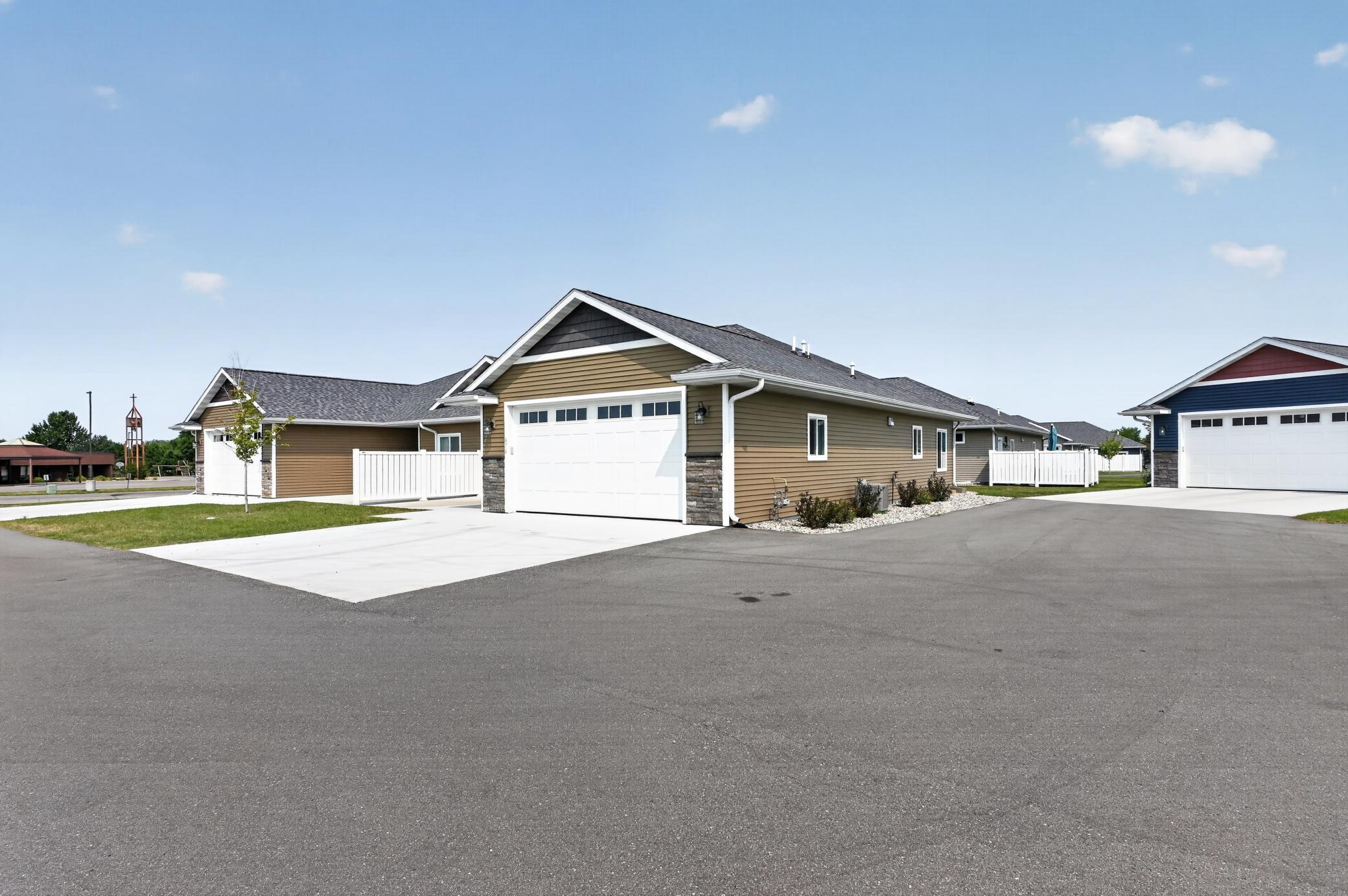 2023 townhouse for sale at 676 Voyager Drive in Alexandria, MN — 2 bed, 2 bath (photo 4 of 37)