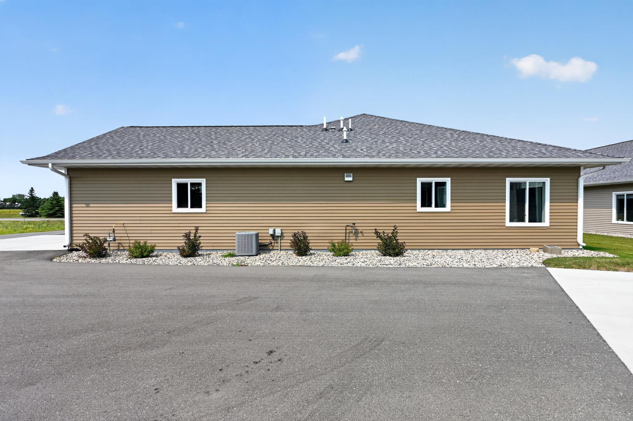 2023 townhouse for sale at 676 Voyager Drive in Alexandria, MN — 2 bed, 2 bath (photo 5 of 37)