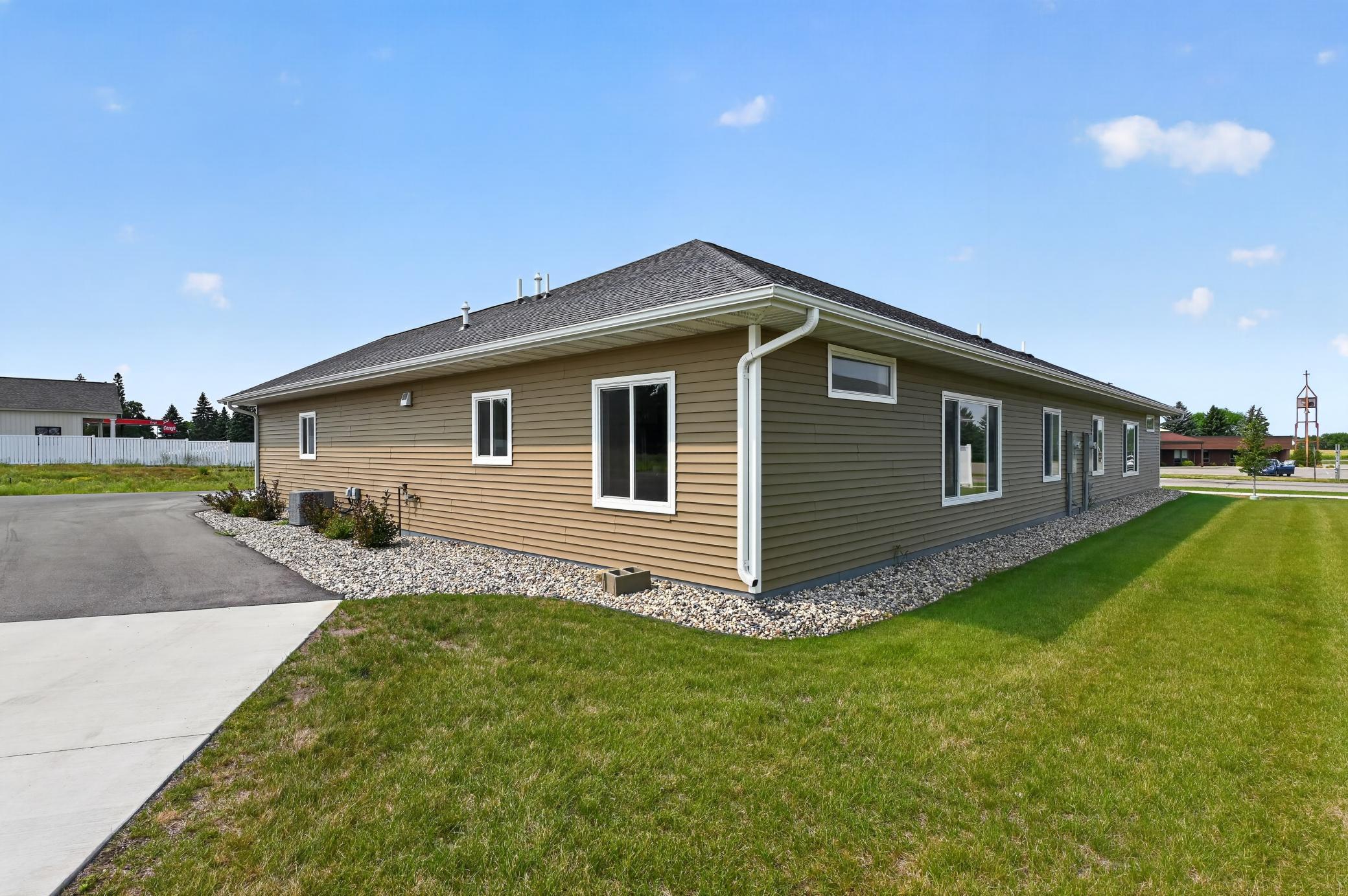 2023 townhouse for sale at 676 Voyager Drive in Alexandria, MN — 2 bed, 2 bath (photo 6 of 37)